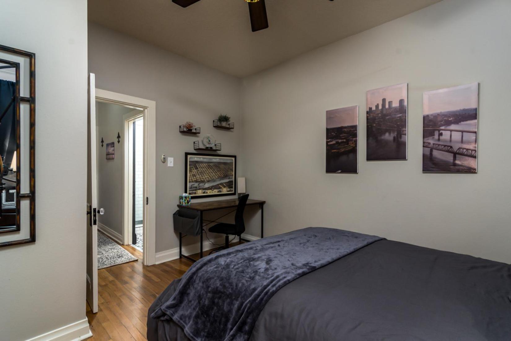 One-Bedroom Apartment photo 3