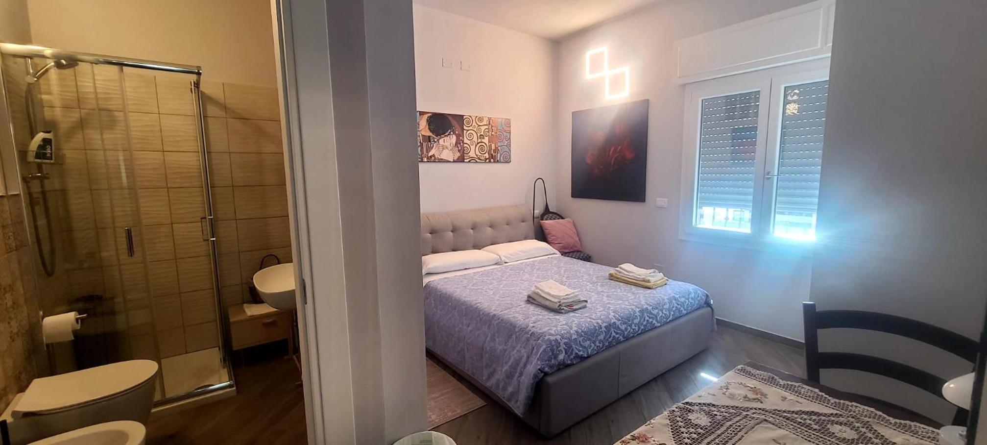 Double Room with Private Bathroom - Photo 19