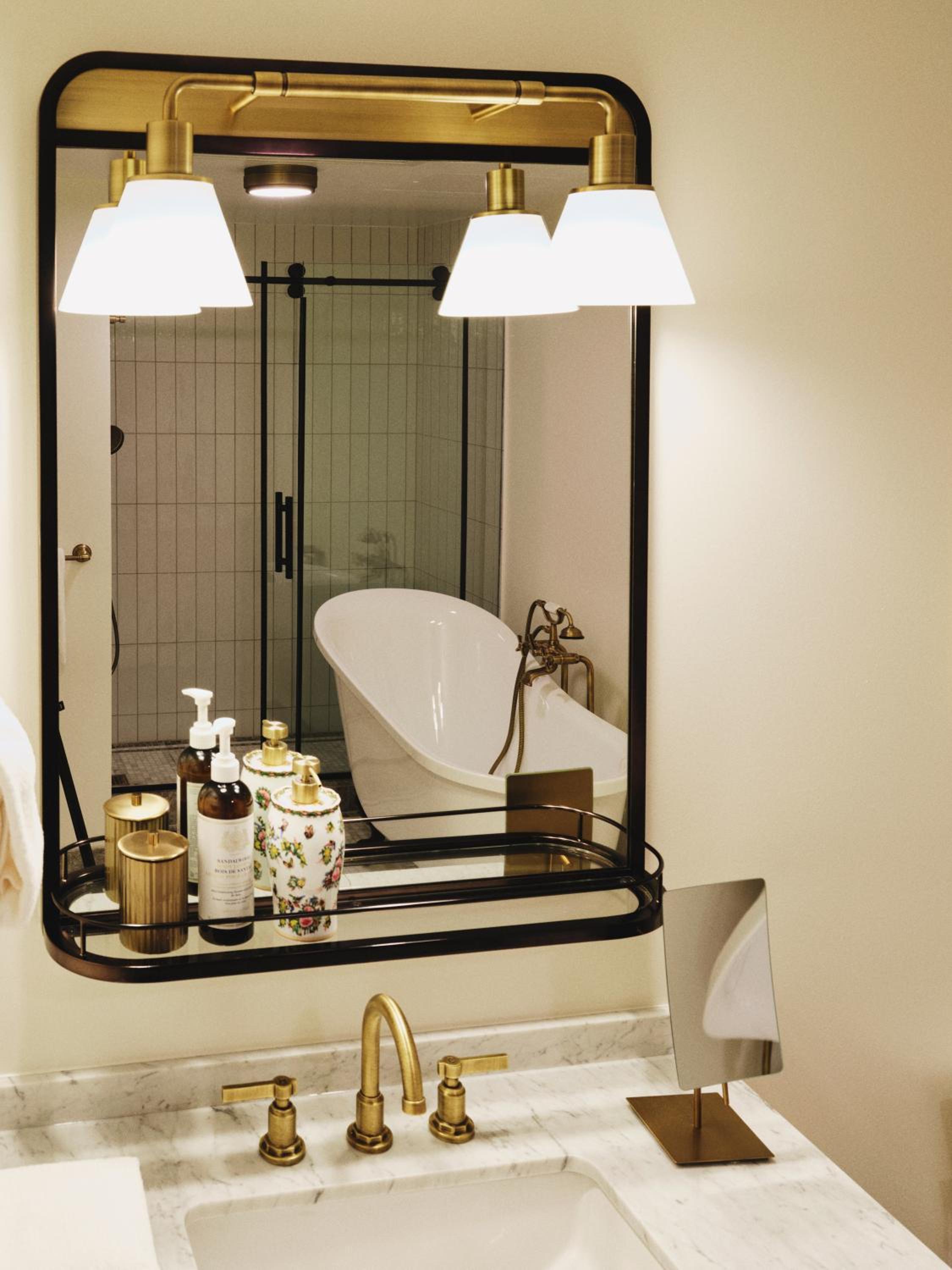 Belcourt King Suite photo 3