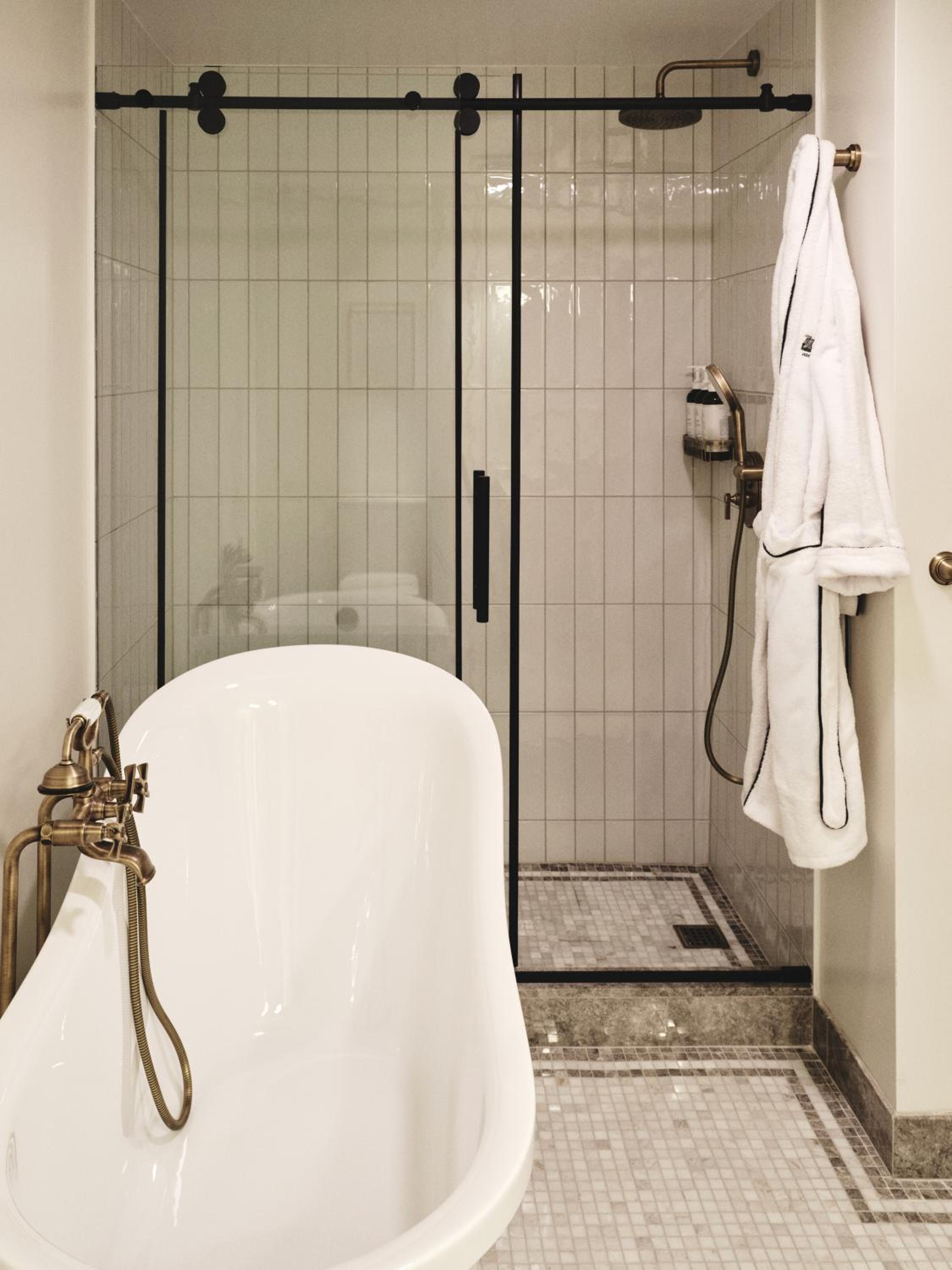 Belcourt King Suite photo 2