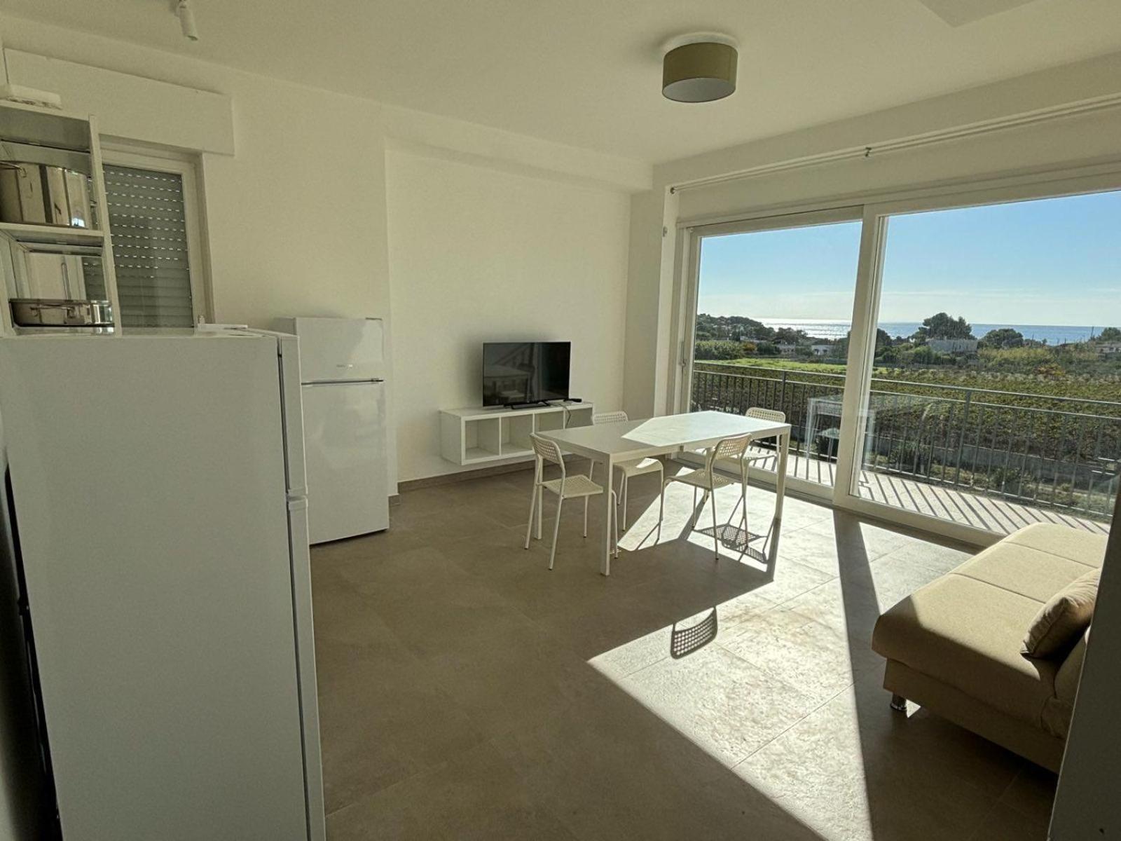 Two-Bedroom Apartment with Balcony and Sea View photo 2