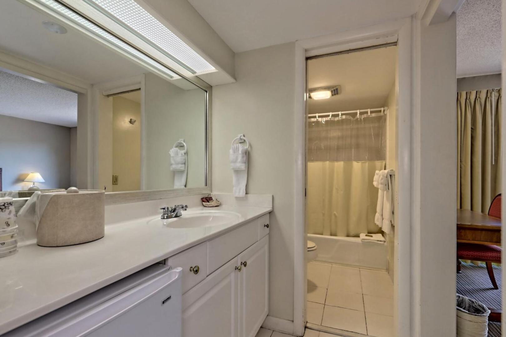 Queen Room with Two Queen Beds photo 2