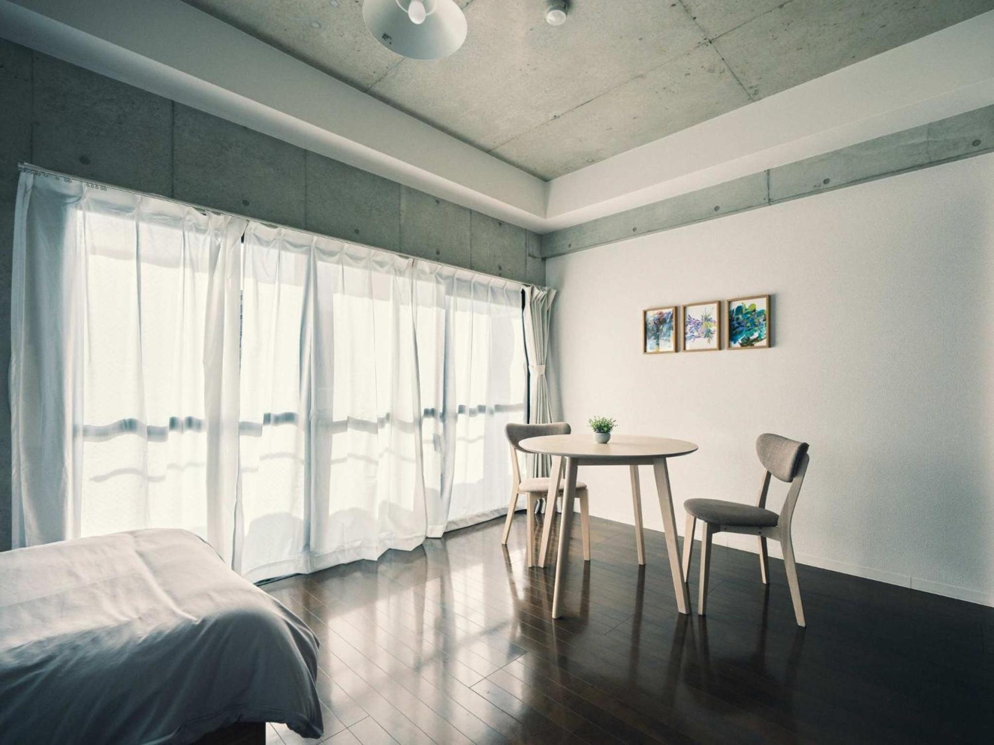 One-Bedroom Apartment photo 1