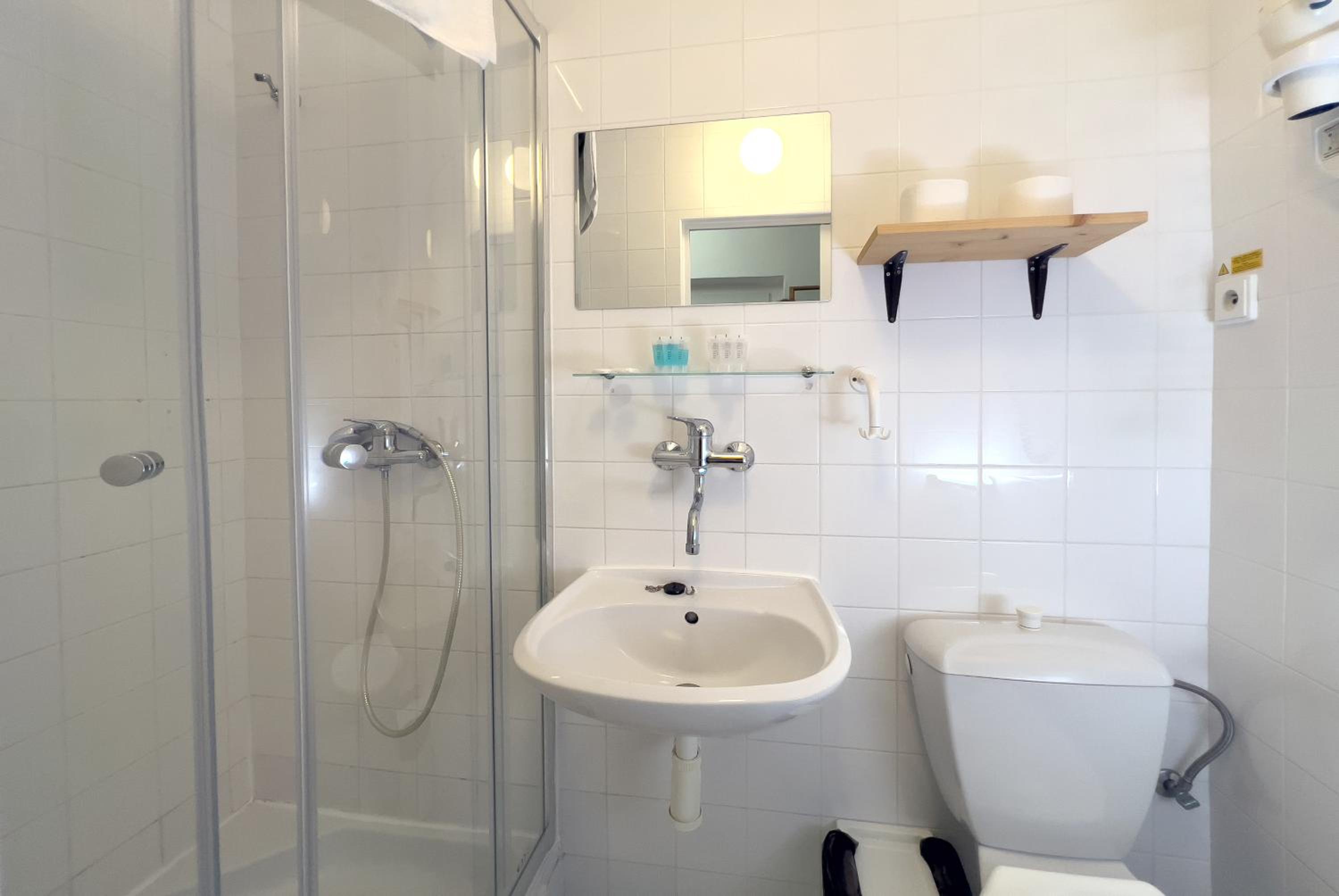 Economy Triple Room with Mountain View photo 2