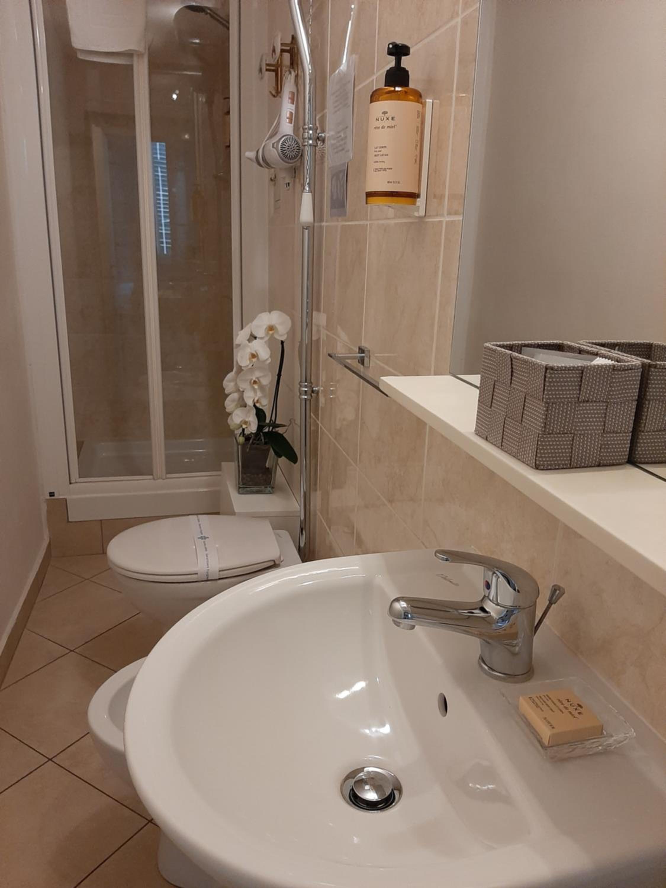 Superior King Room with Private Bathroom - Photo 5