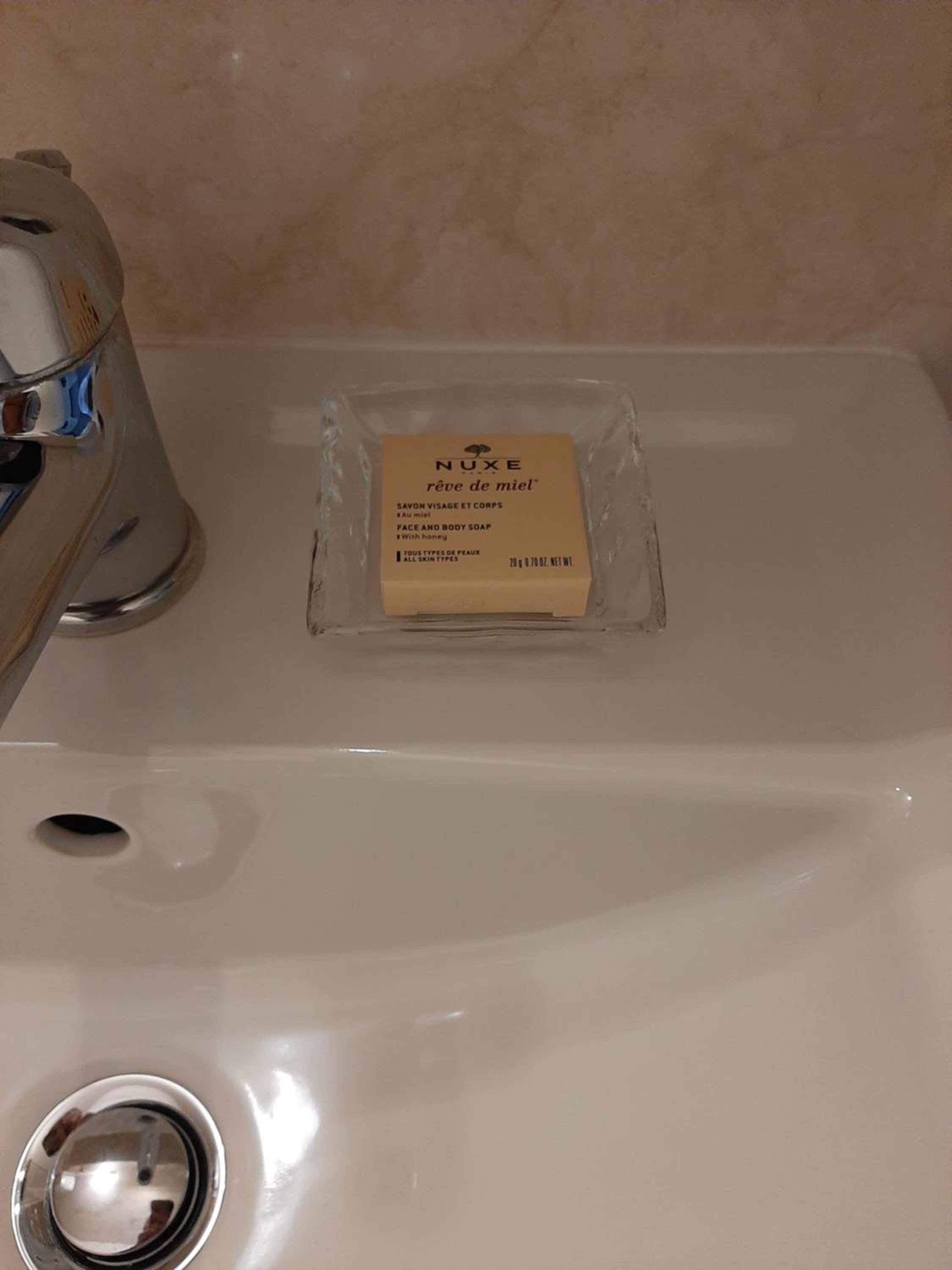 Superior King Room with Private Bathroom - Photo 8