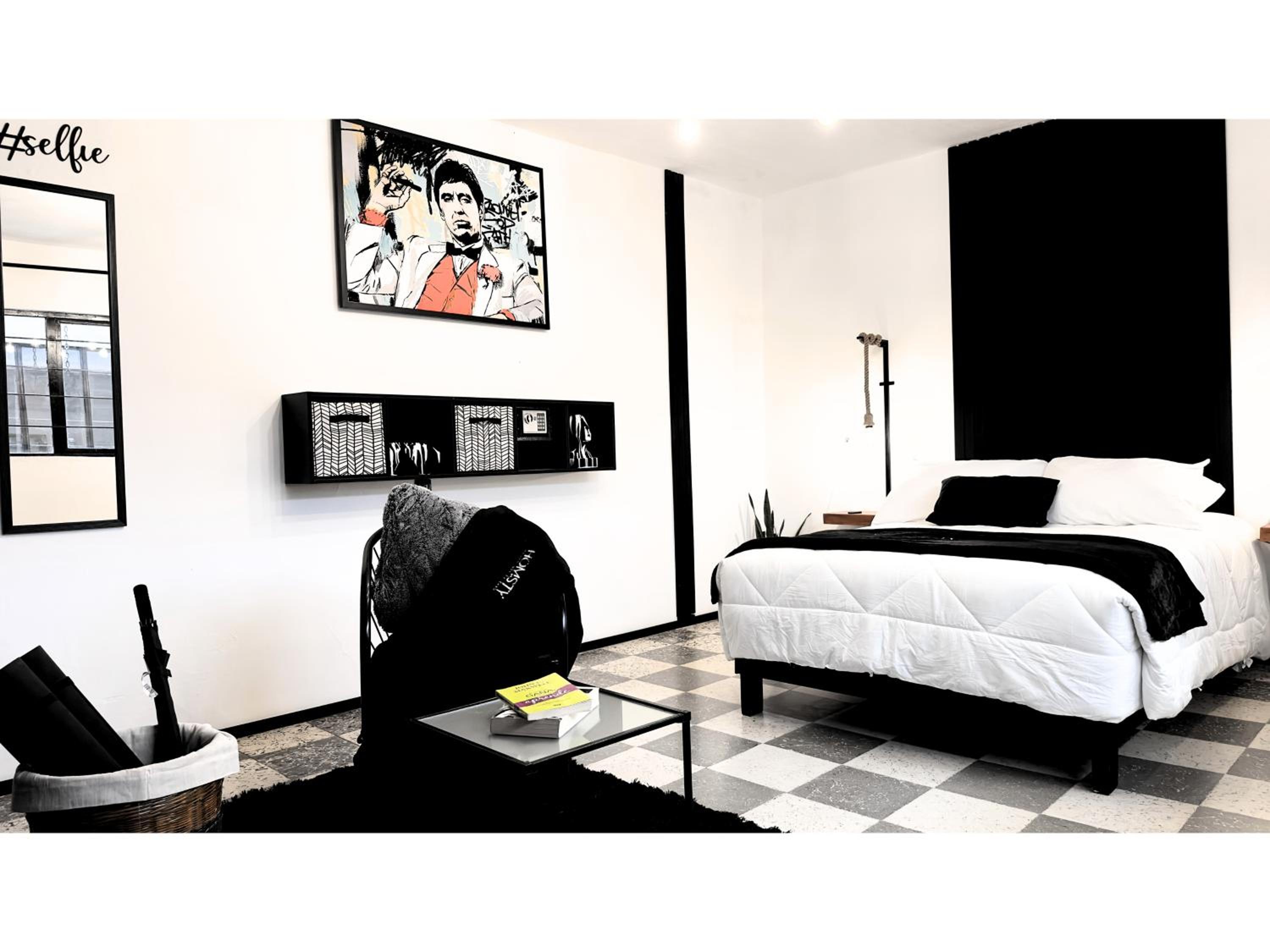Suite - Photo 16