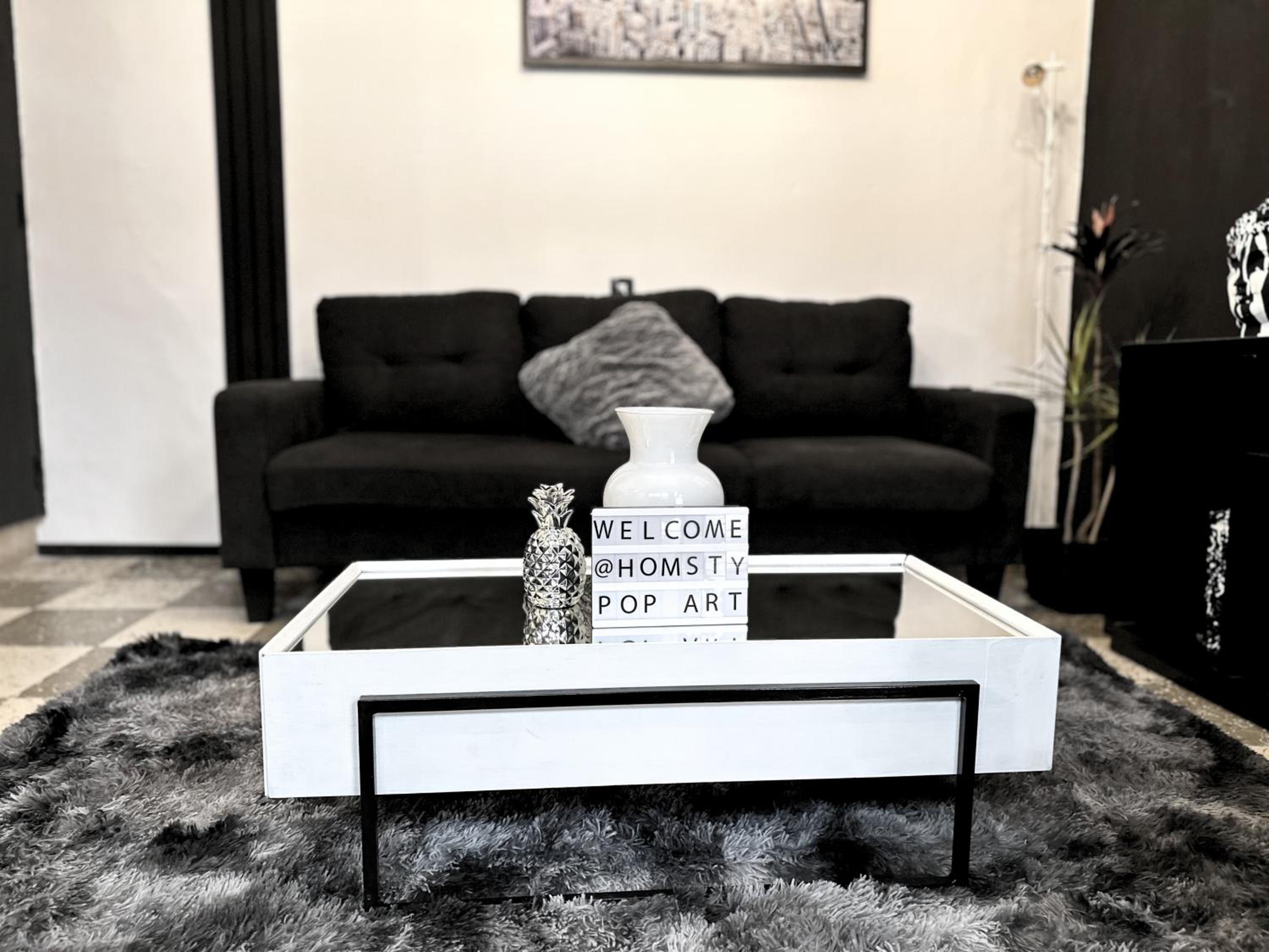 Suite - Photo 13