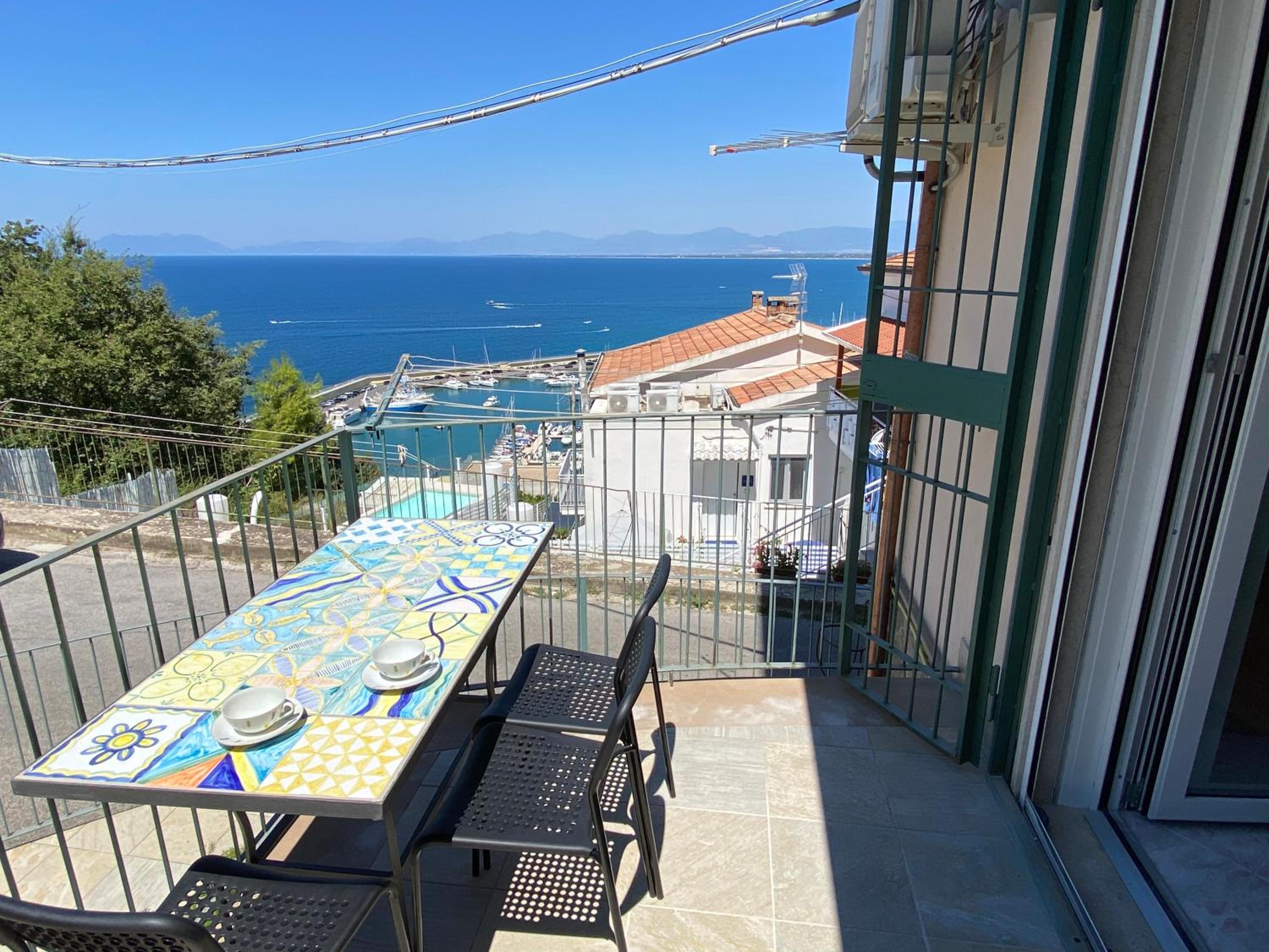One-Bedroom Apartment with Sea View photo 3