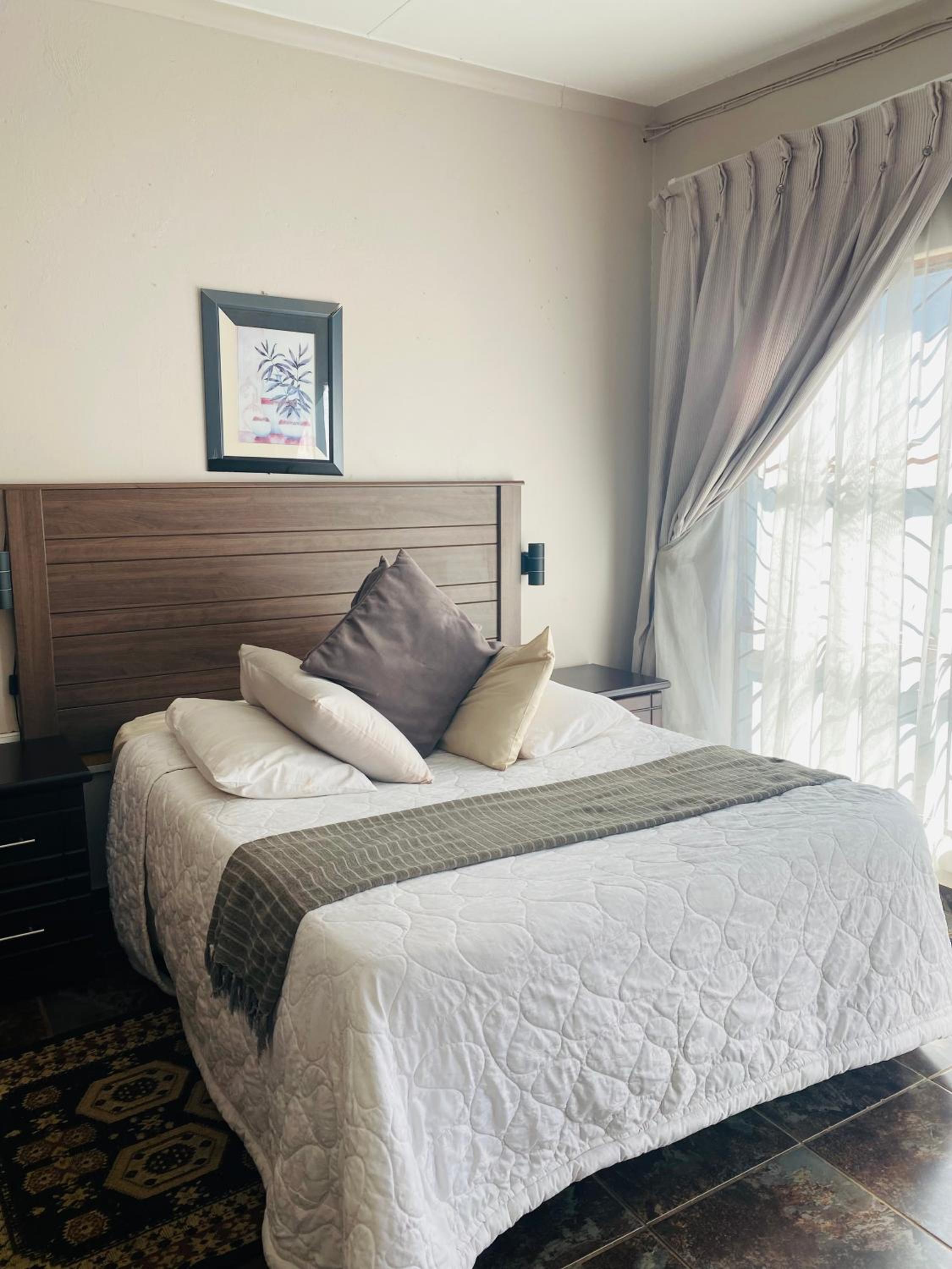 Large Double Room photo 1