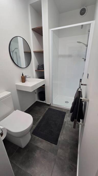 One-Bedroom Apartment photo 3