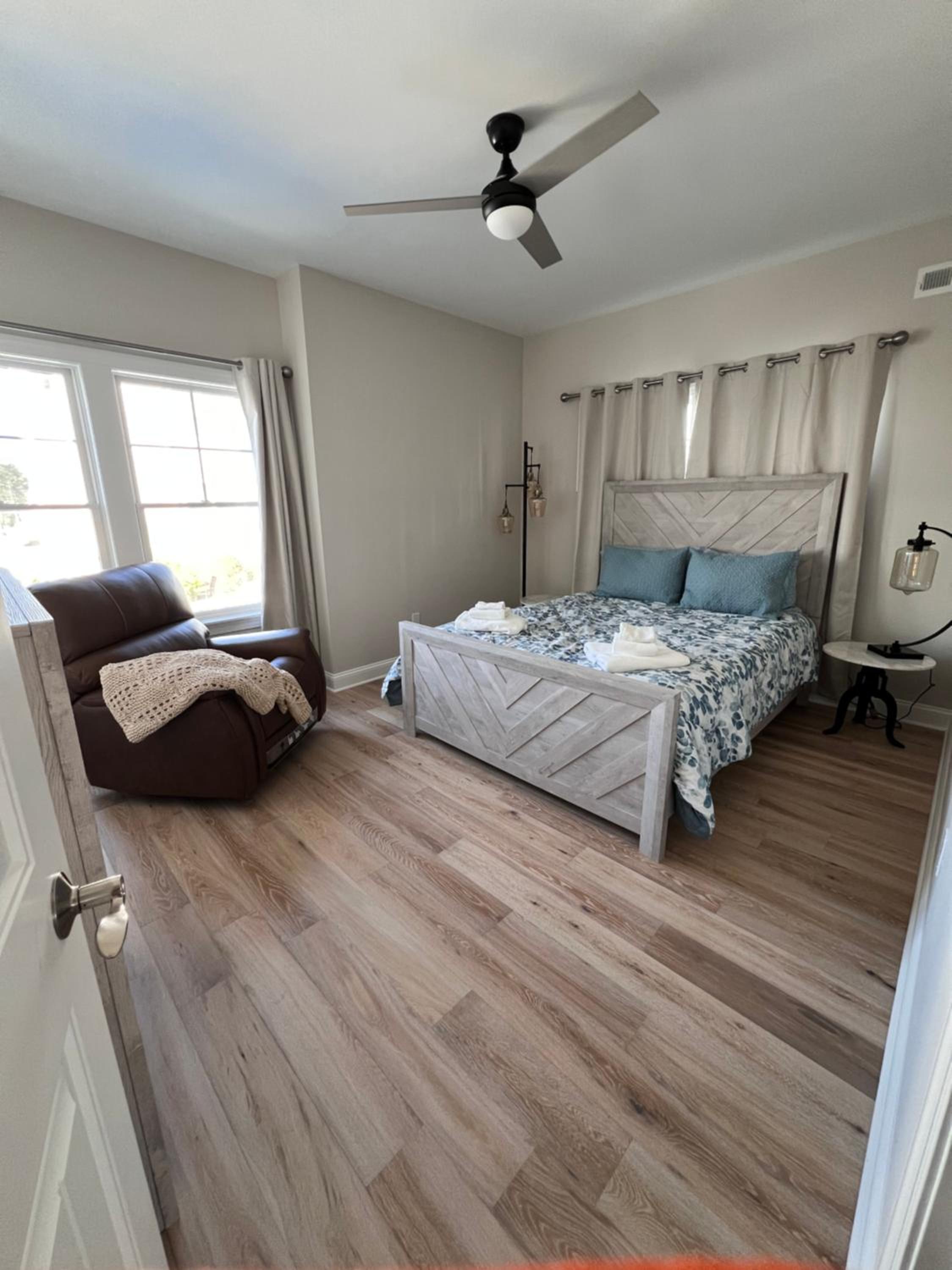 Five-Bedroom House photo 1