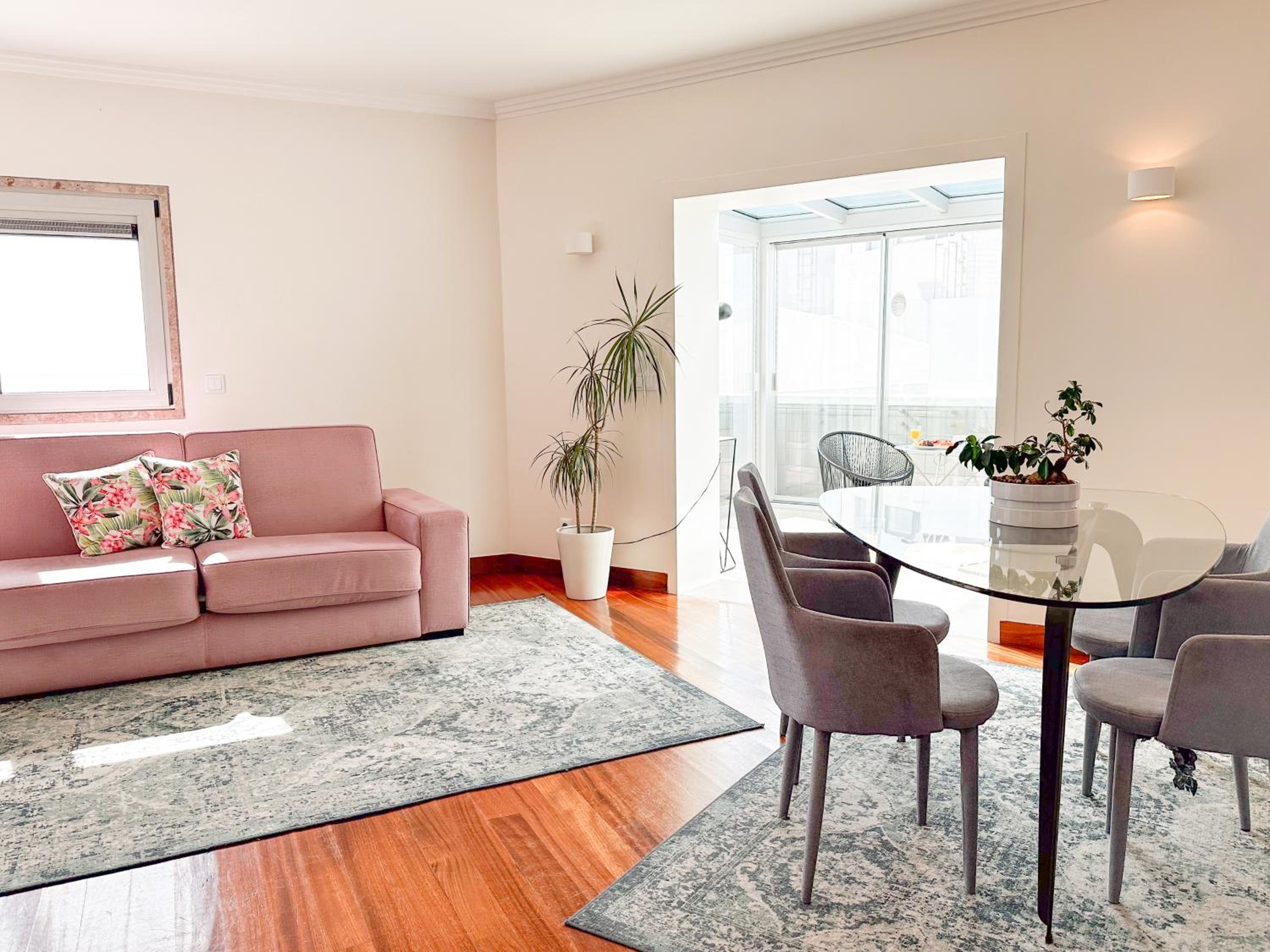 Deluxe Two-Bedroom Apartment with Terrace and River View photo 1