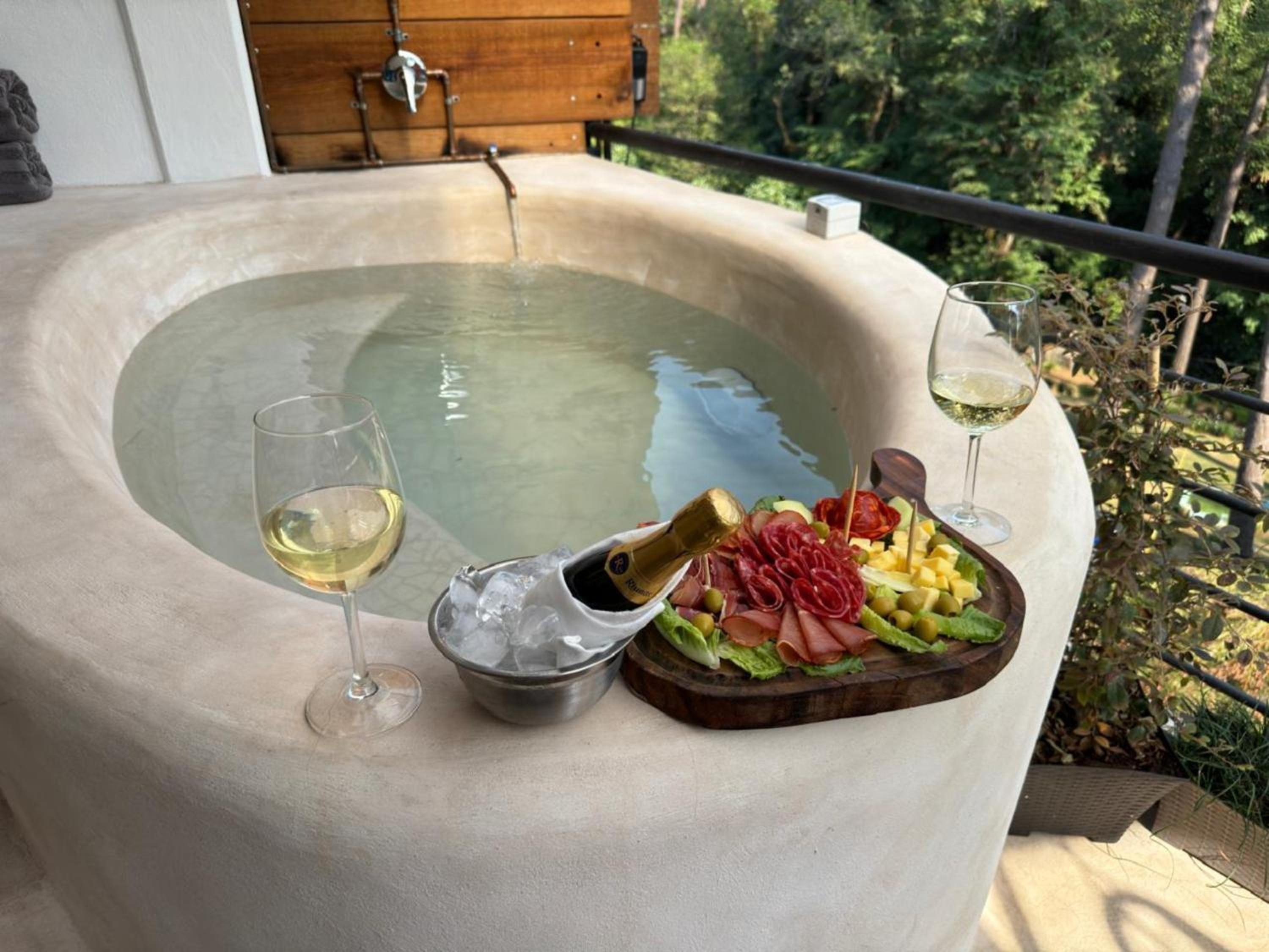 Deluxe Suite with Spa Bath