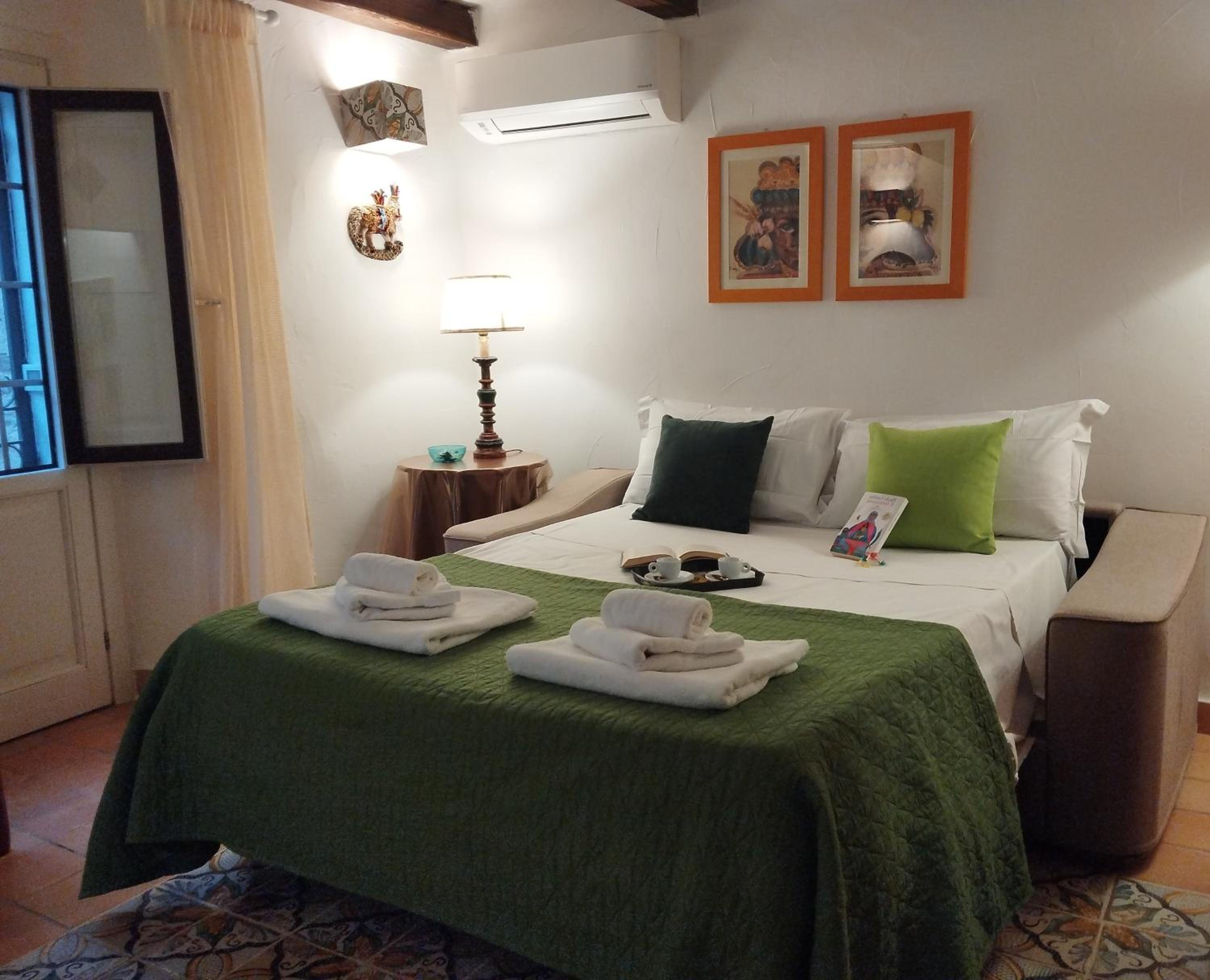 Studio Apartment photo 1