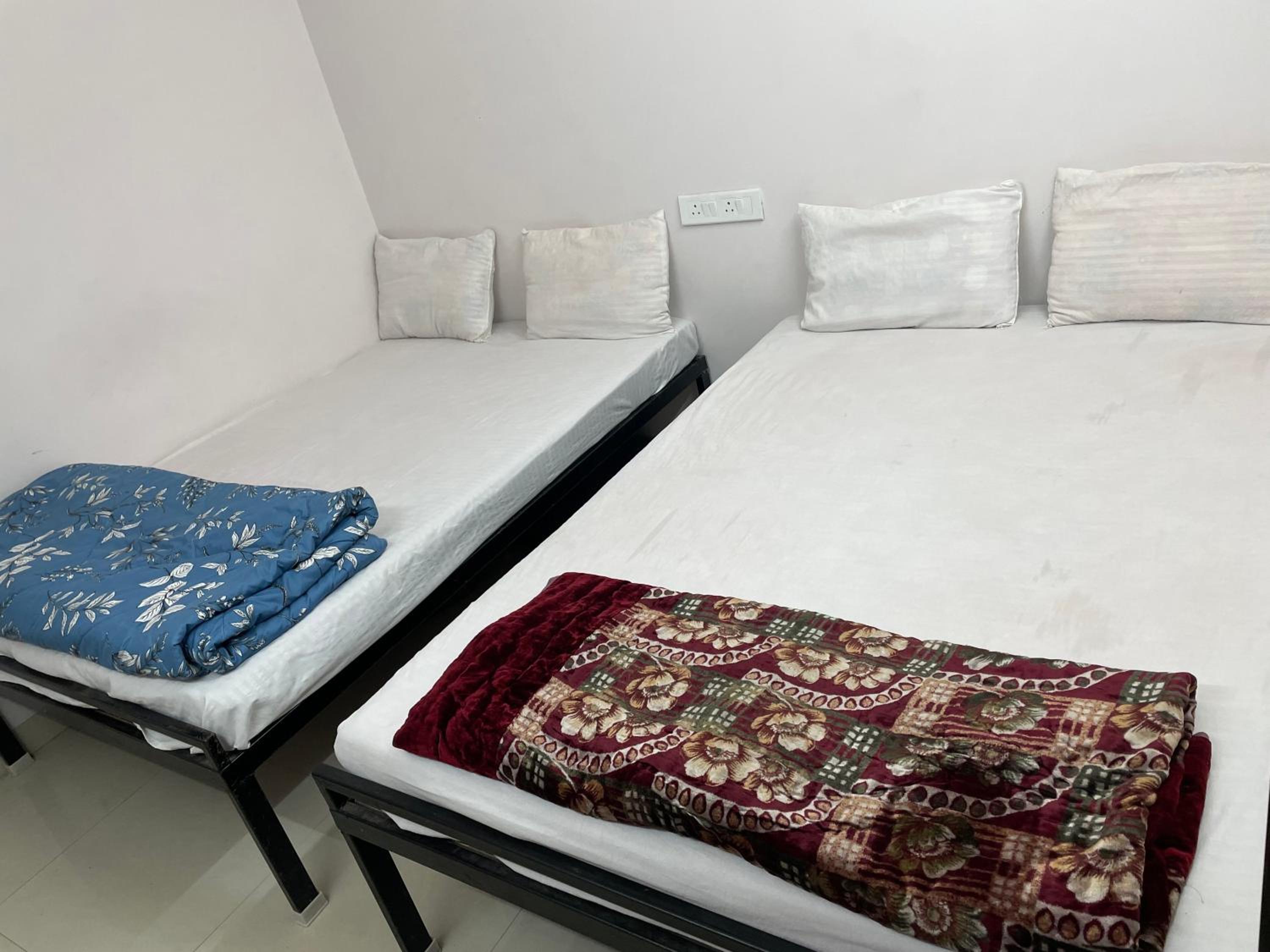 Quadruple Room with Private Bathroom