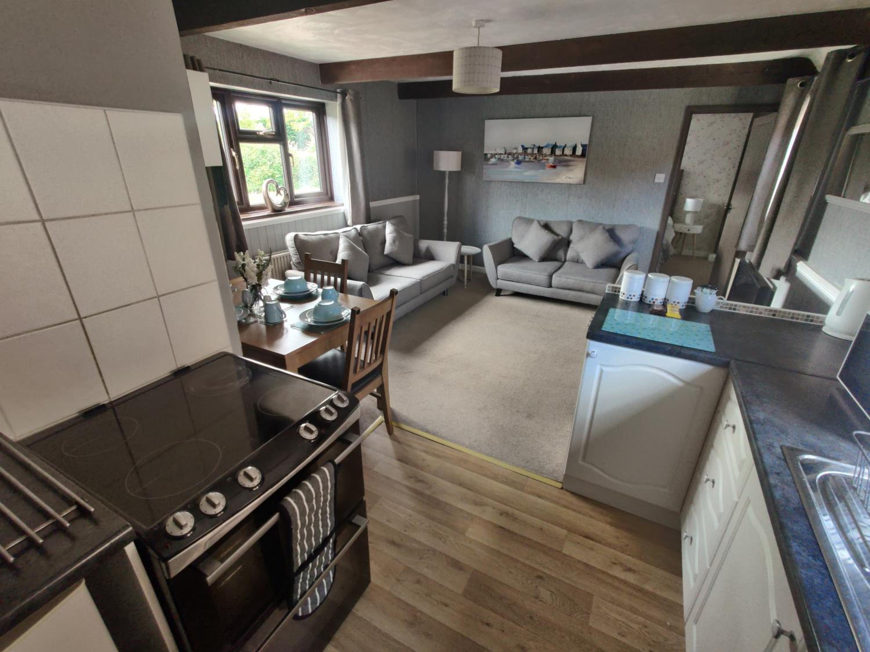 Two-Bedroom Cottage photo 2