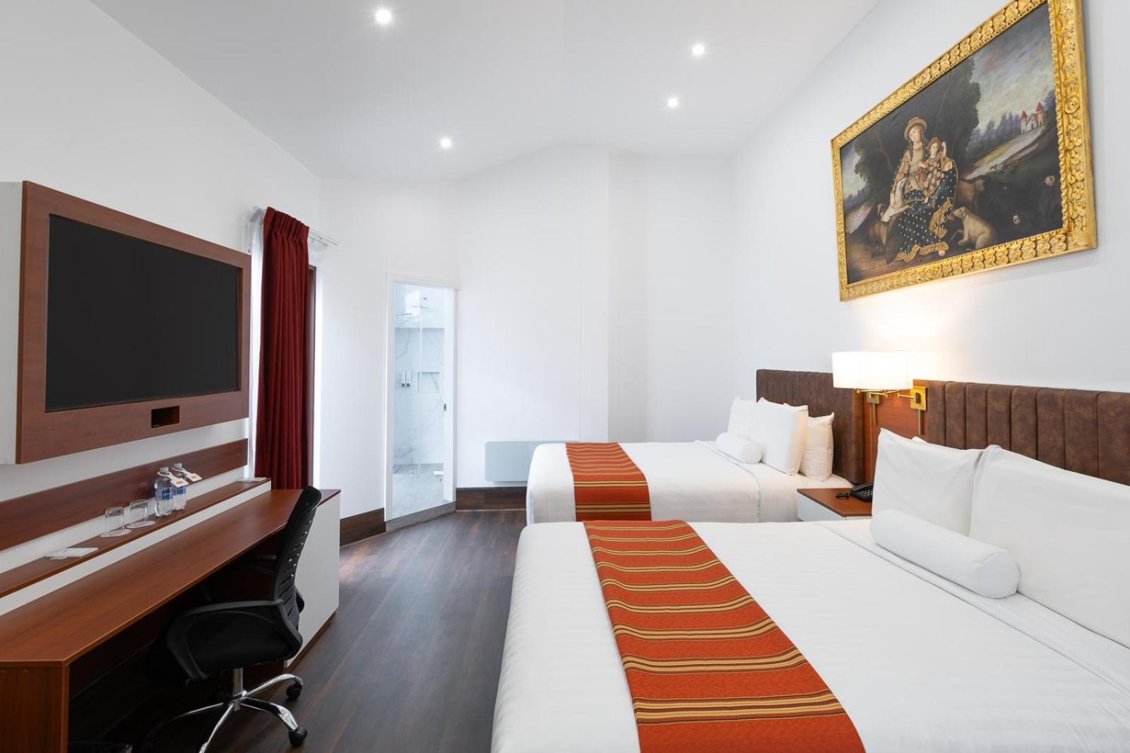 Suite with Hot Tub