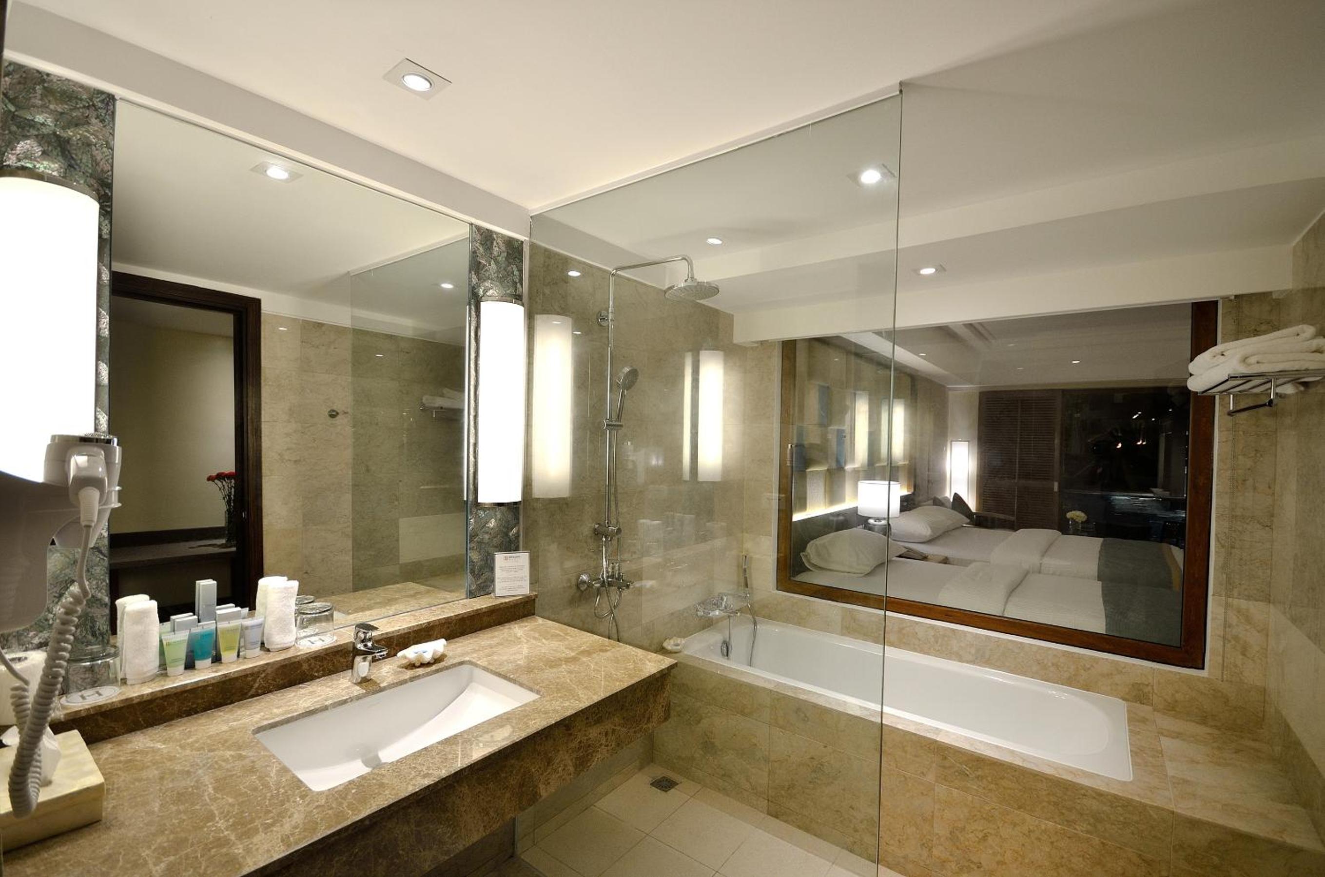Premier Room with Pool Access - Photo 2