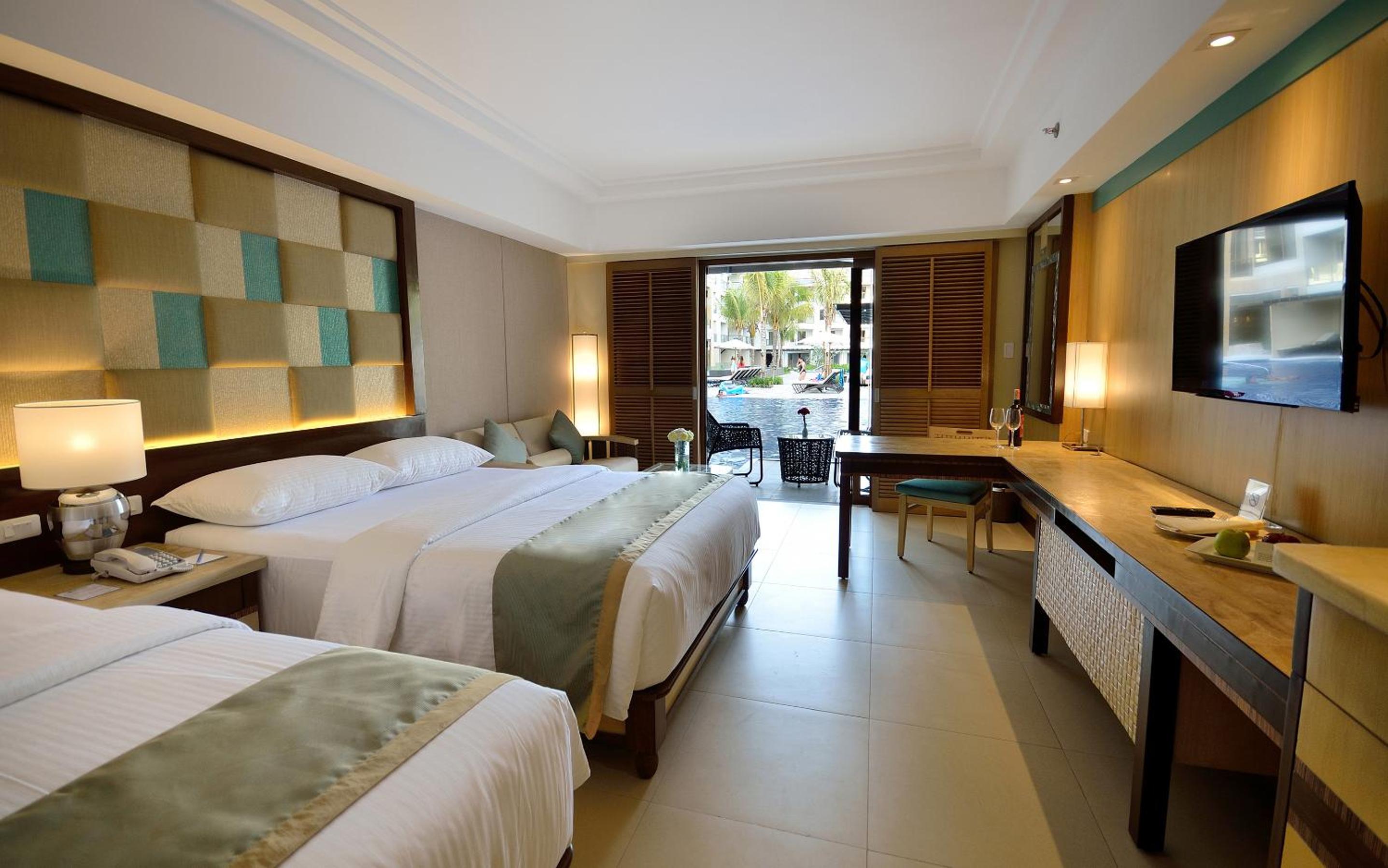 Premier Room with Pool Access - Photo 4