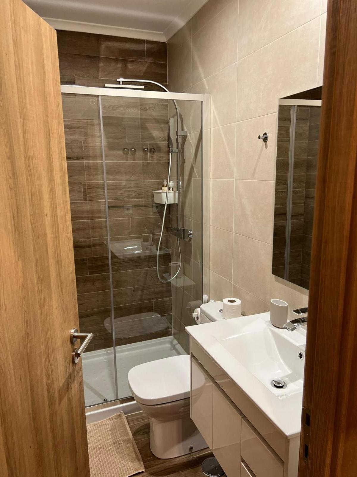 Family Room with Private Bathroom photo 2