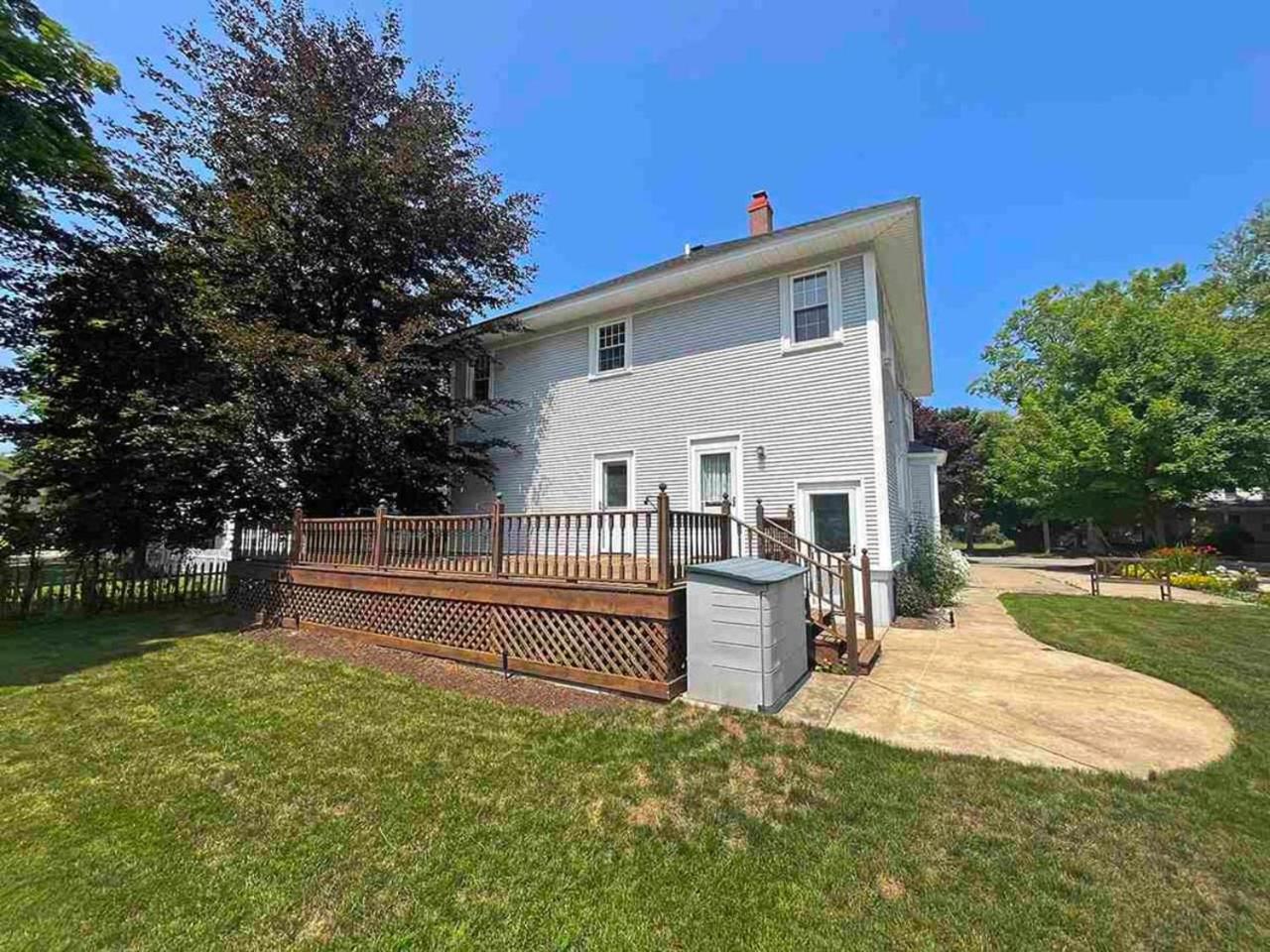 Five-Bedroom House photo 1