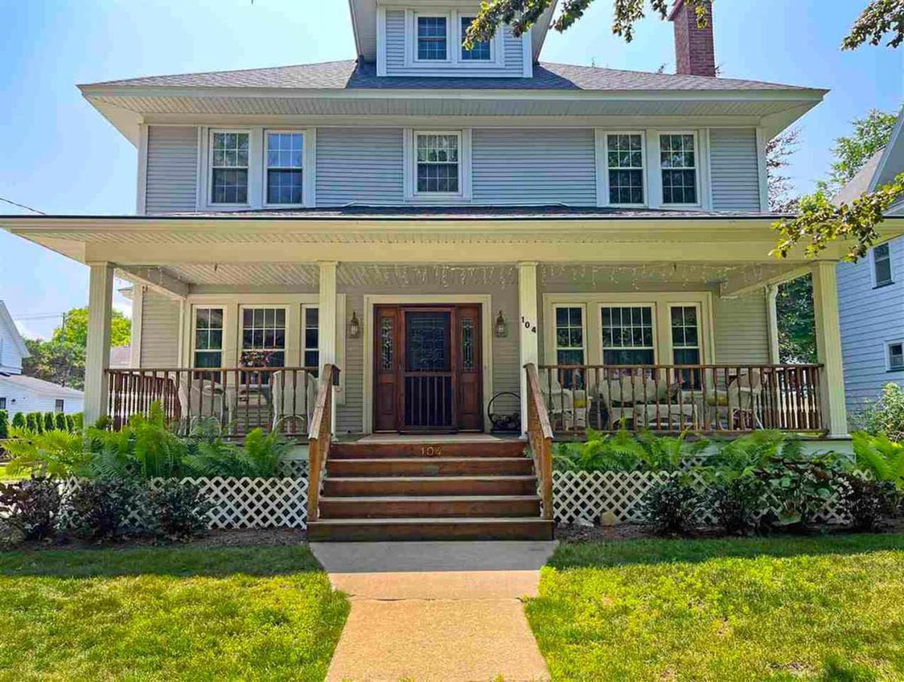 Five-Bedroom House photo 2