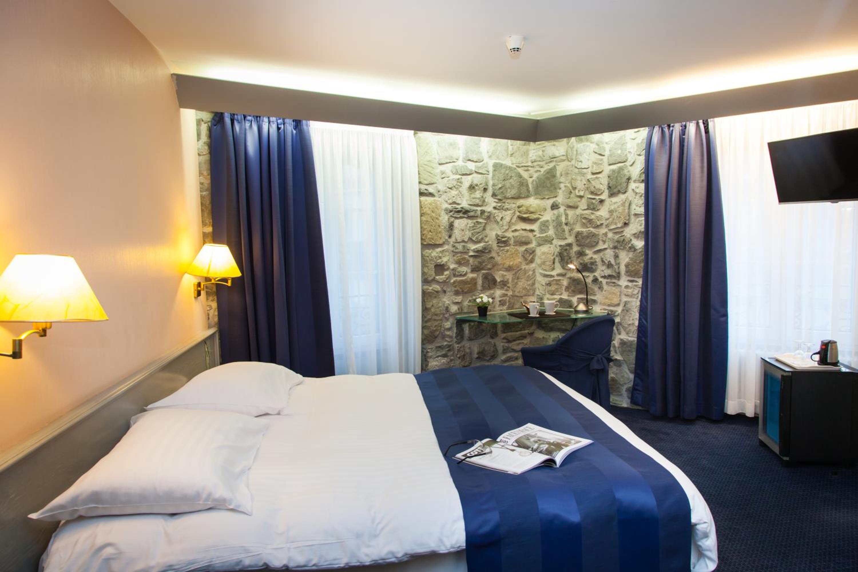 Standard Double Room - Photo 13