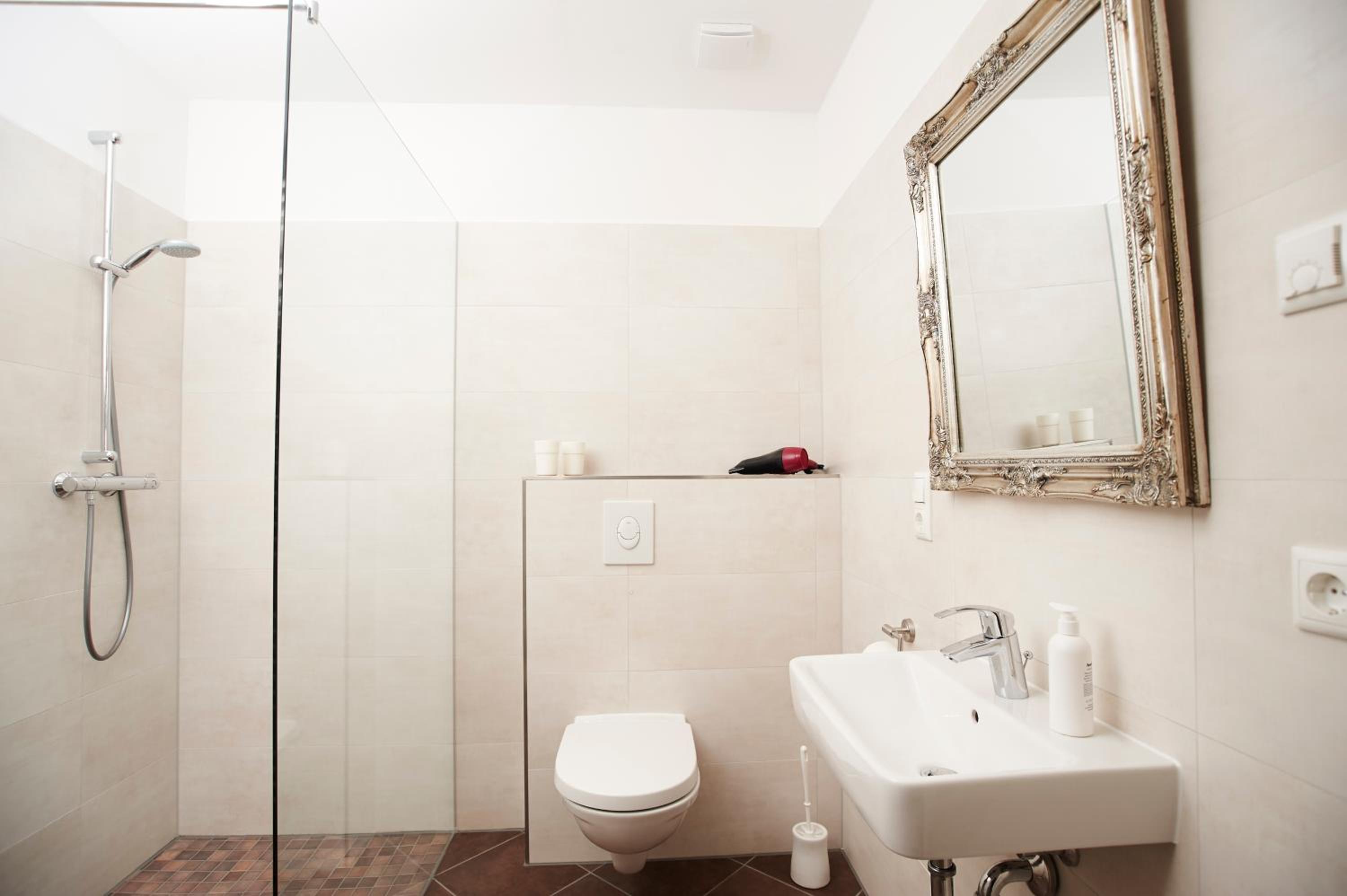 Double Room with Private Bathroom photo 2