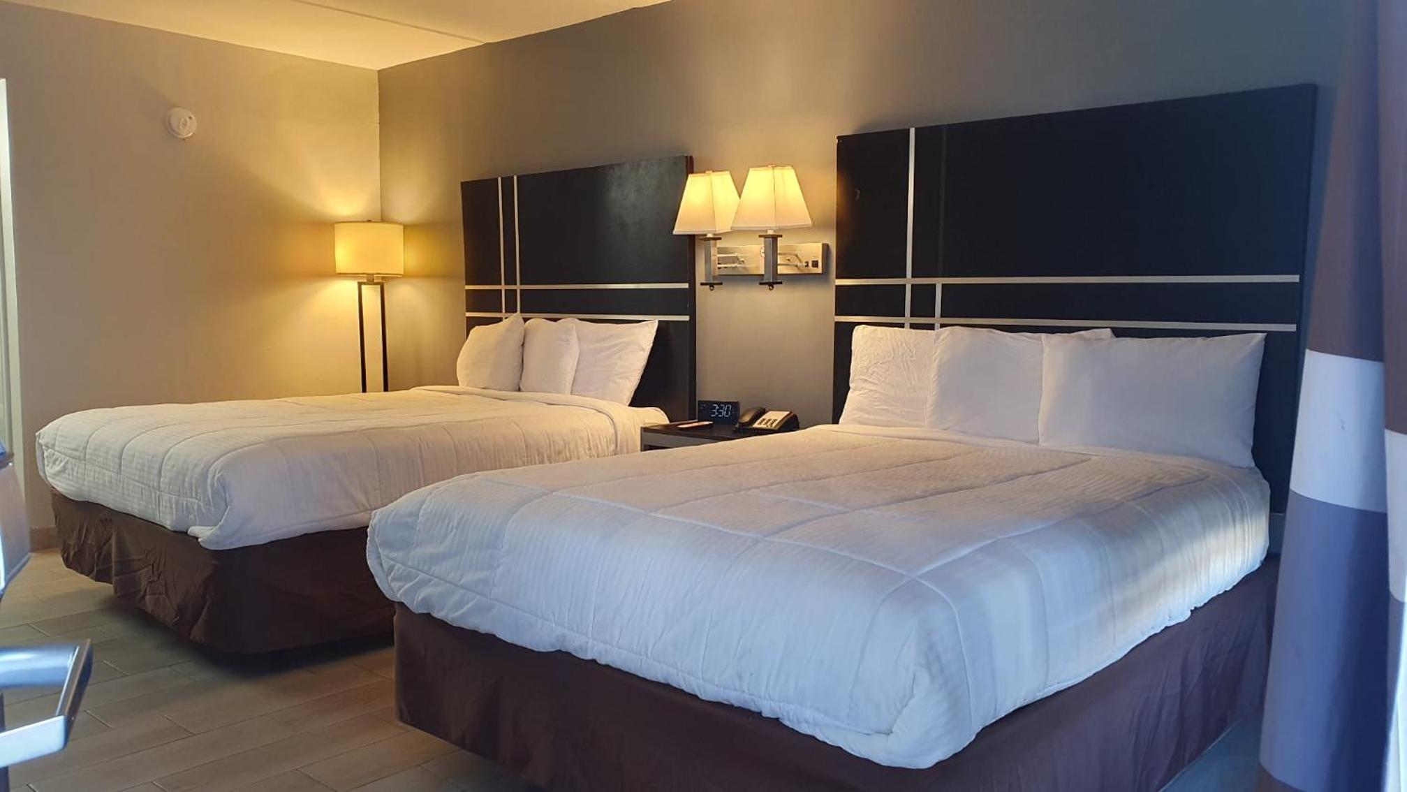Queen Suite with Pool View - Photo 1