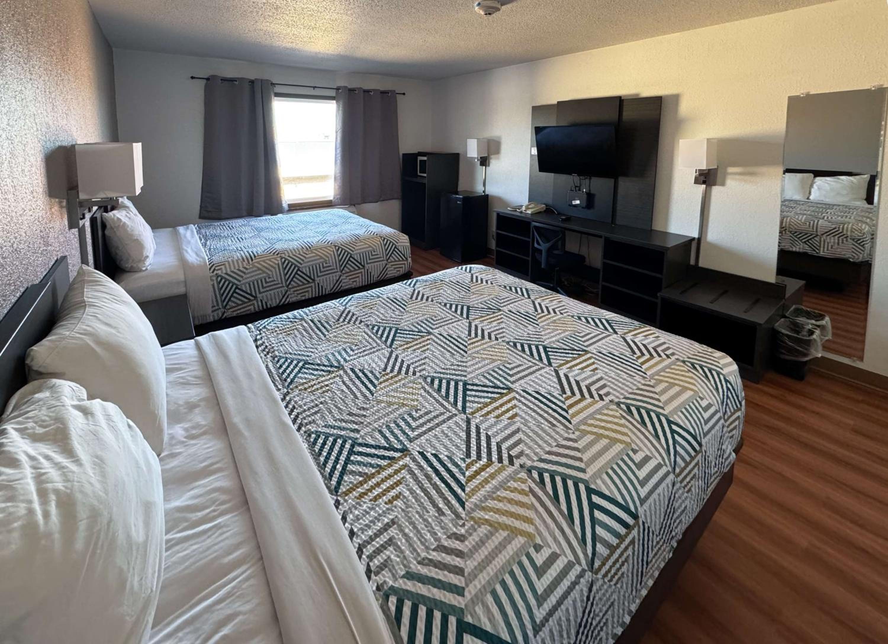 Deluxe Queen Room with Two Queen Beds - Non-Smoking - Photo 1