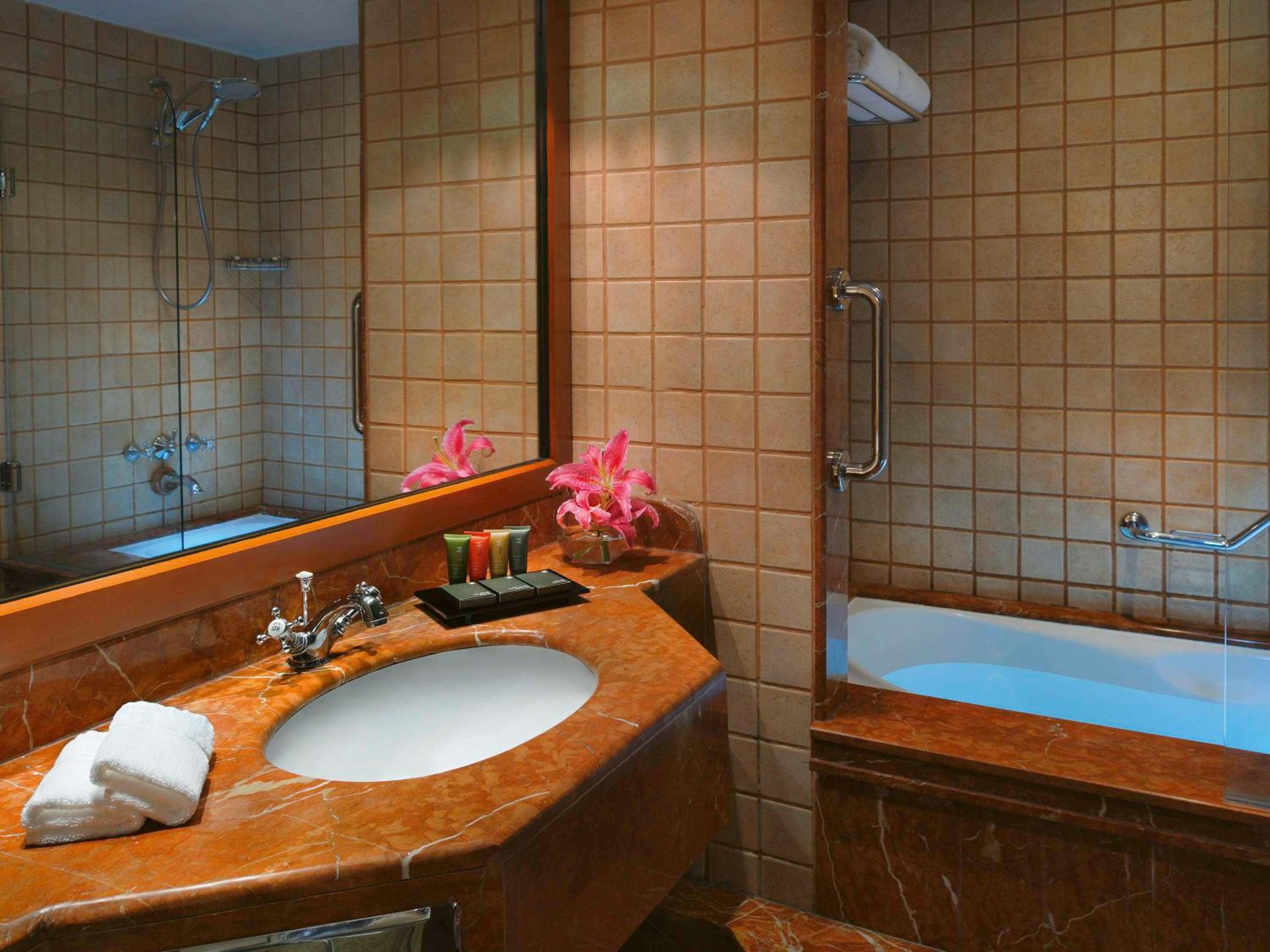 Classic King Room - Photo 7