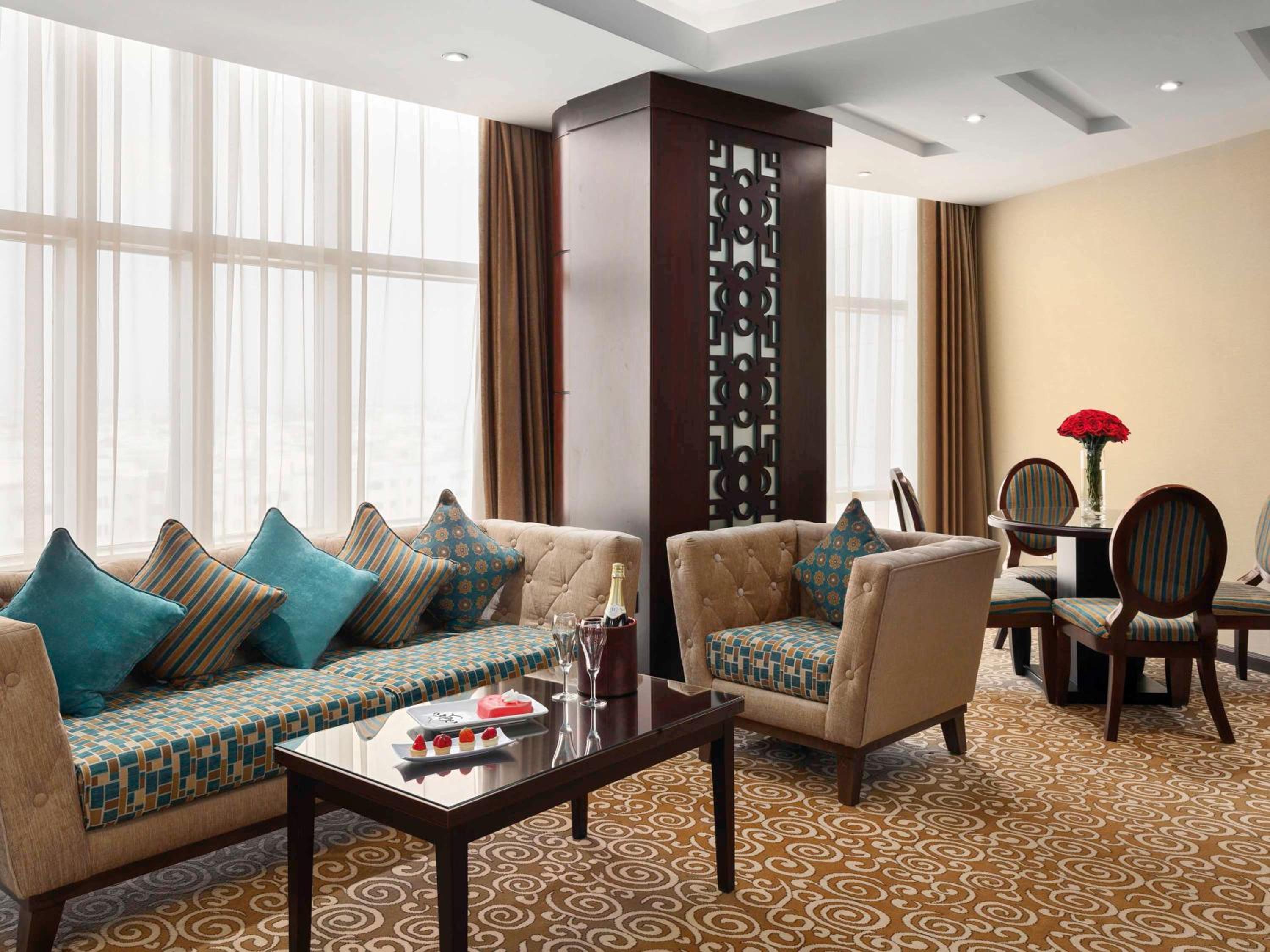 Honeymoon Suite - Photo 4