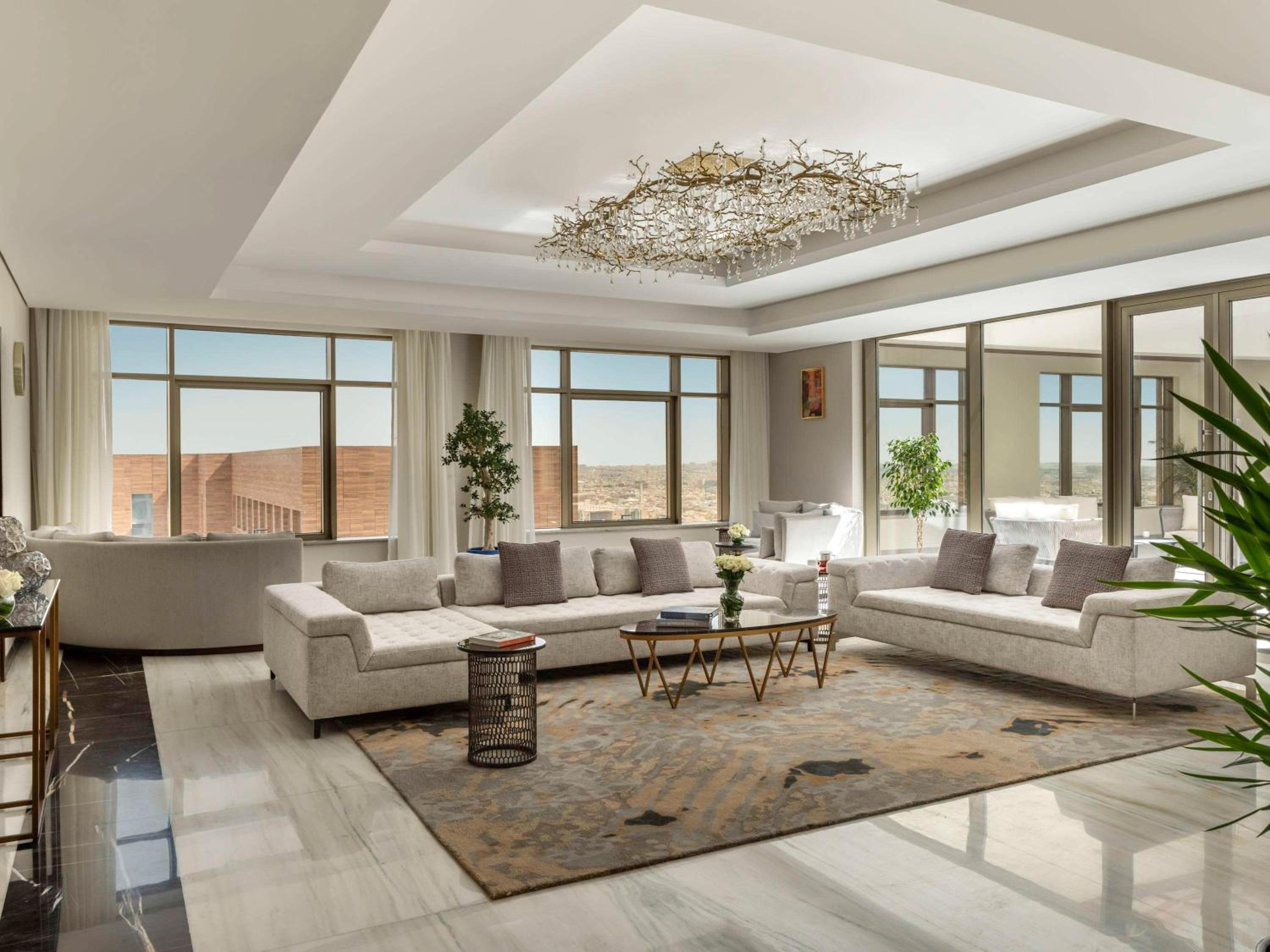 Royal Penthouse Suite - Photo 4