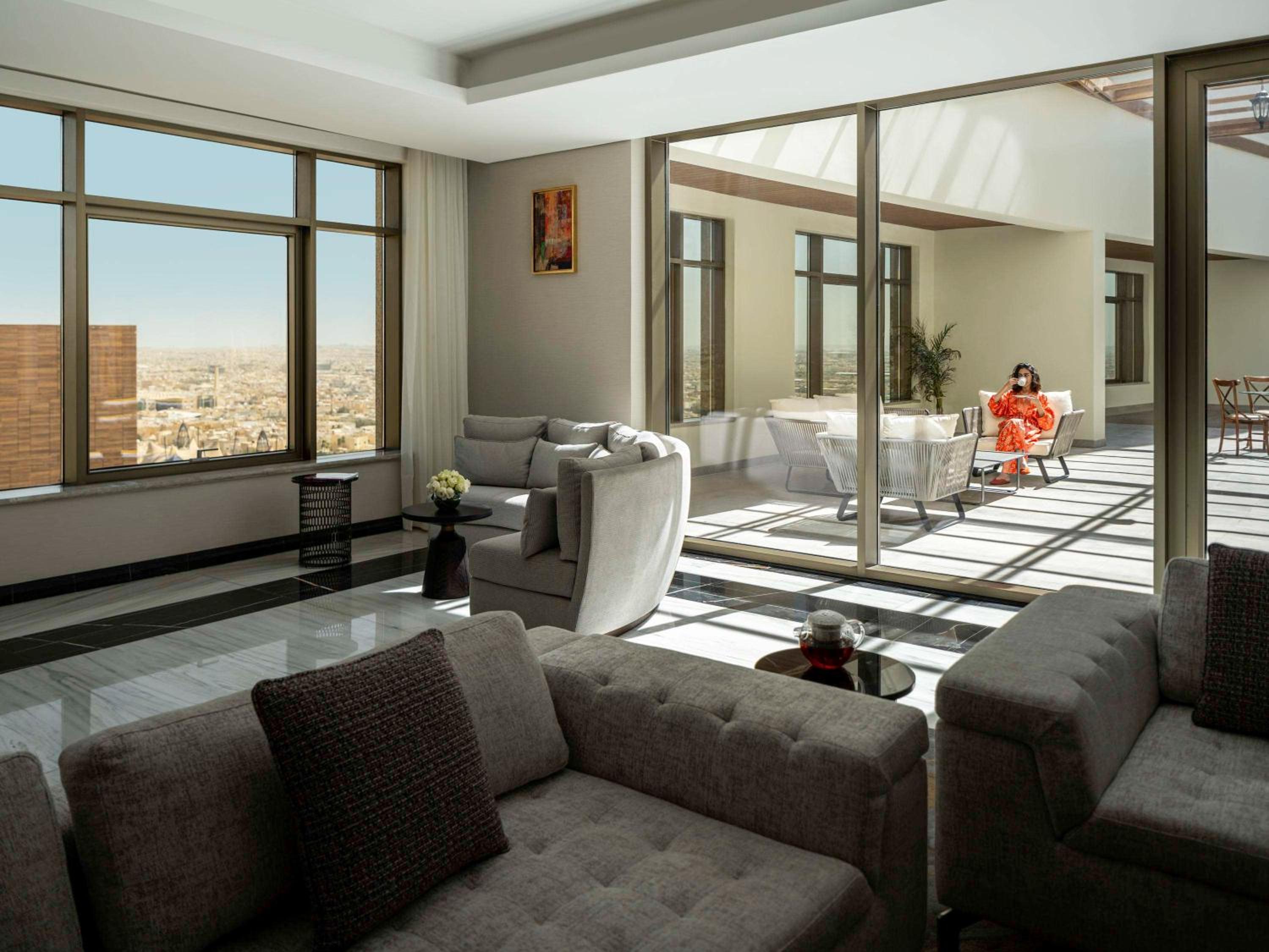 Royal Penthouse Suite - Photo 6