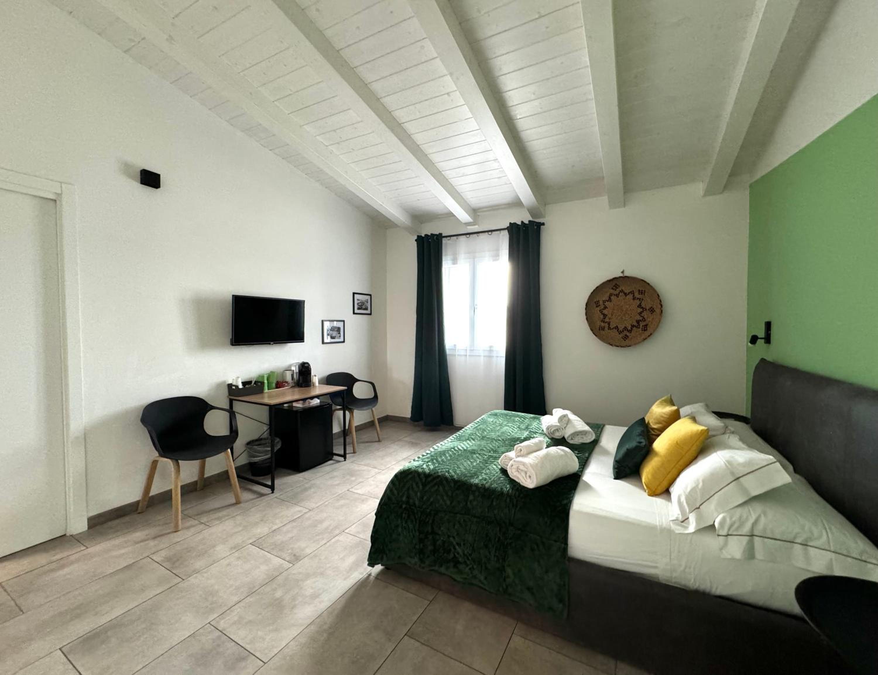 Double Room - Photo 8