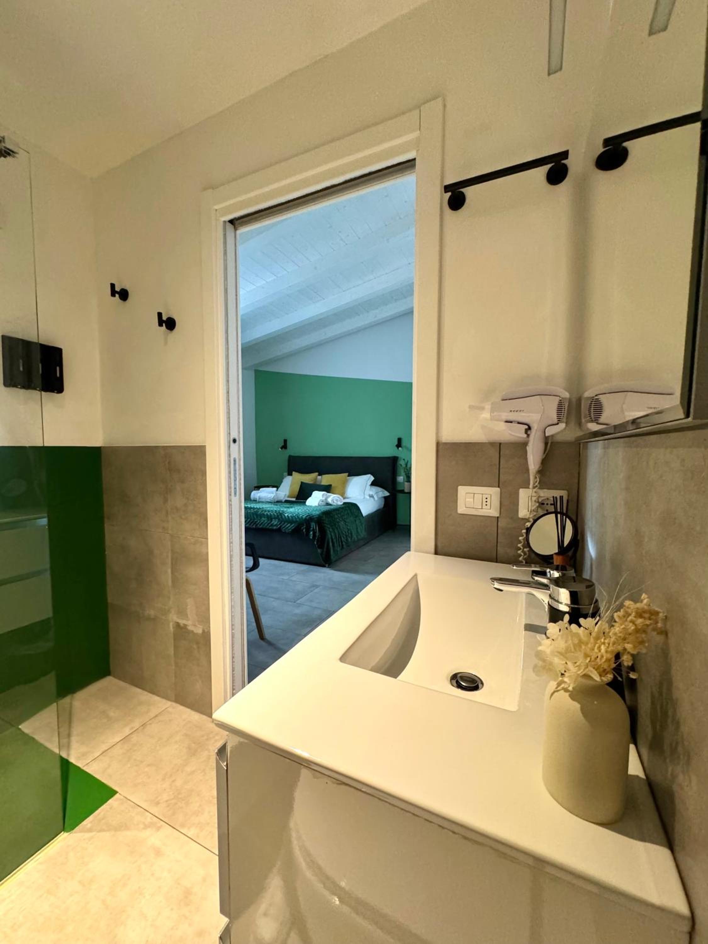 Double Room - Photo 6