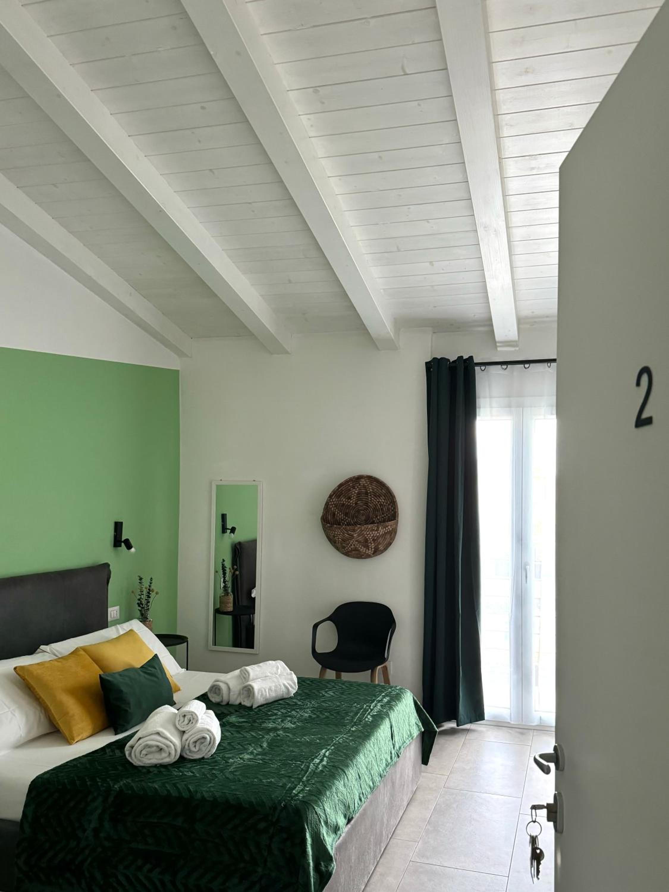 Double Room with Balcony - Photo 3