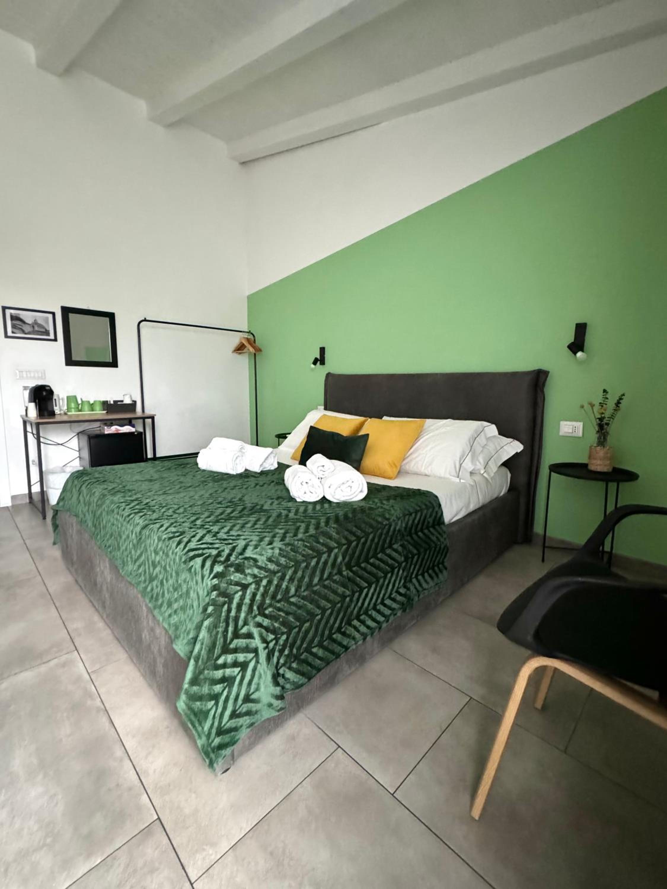 Double Room with Balcony - Photo 4