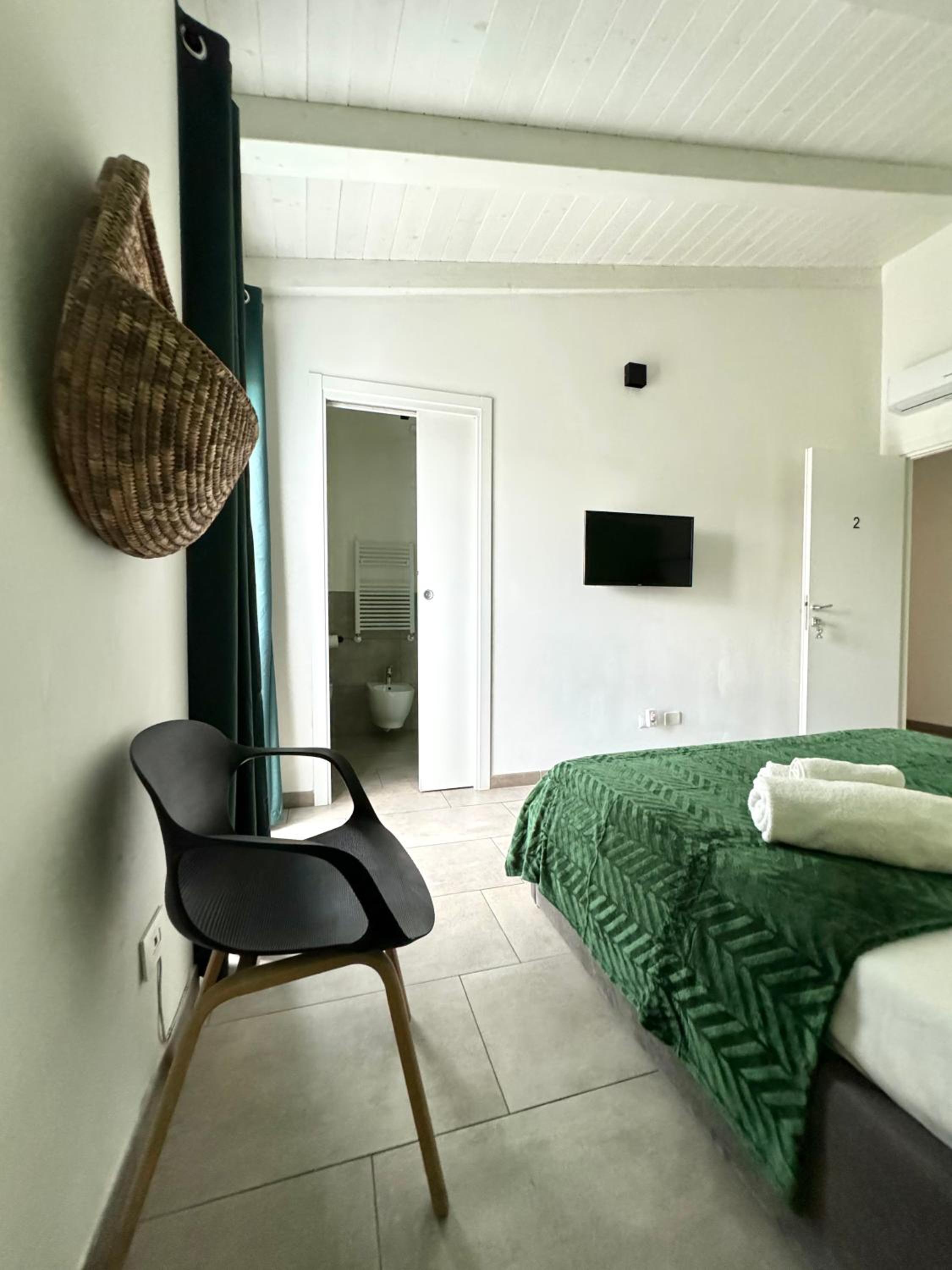 Double Room with Balcony - Photo 5