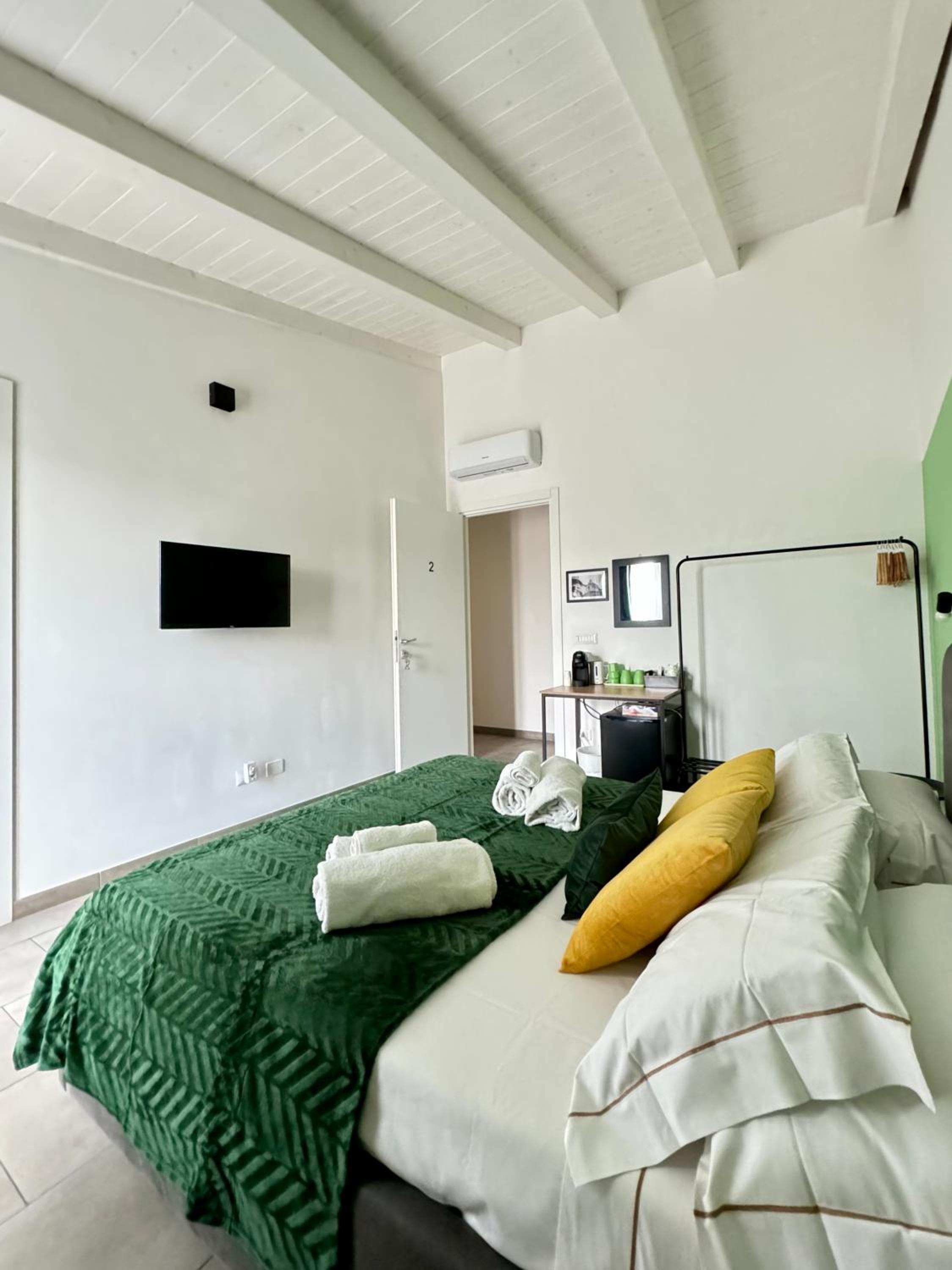 Double Room with Balcony - Photo 7