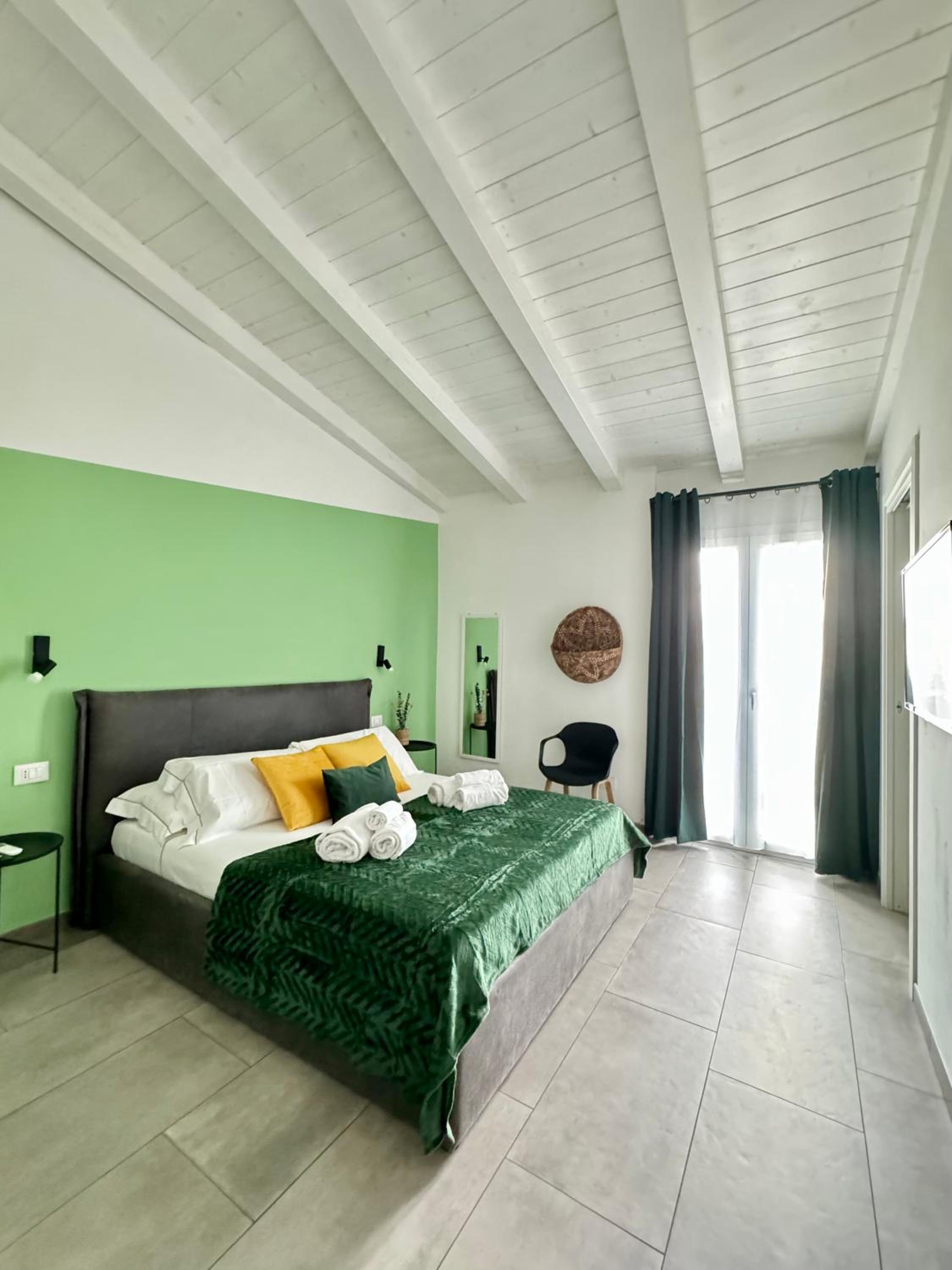 Double Room with Balcony - Photo 1