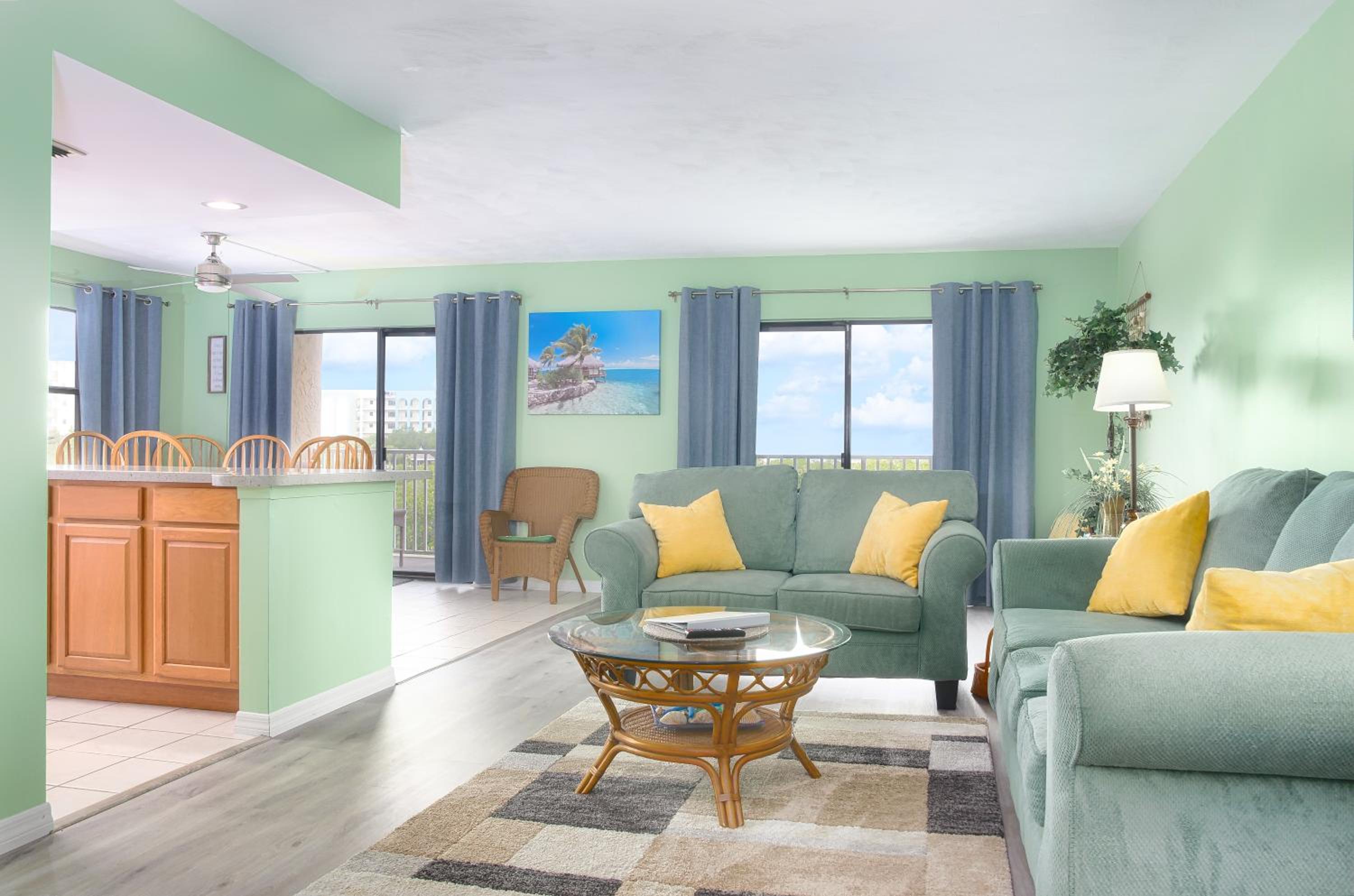 Two-Bedroom Apartment with Bay View photo 1
