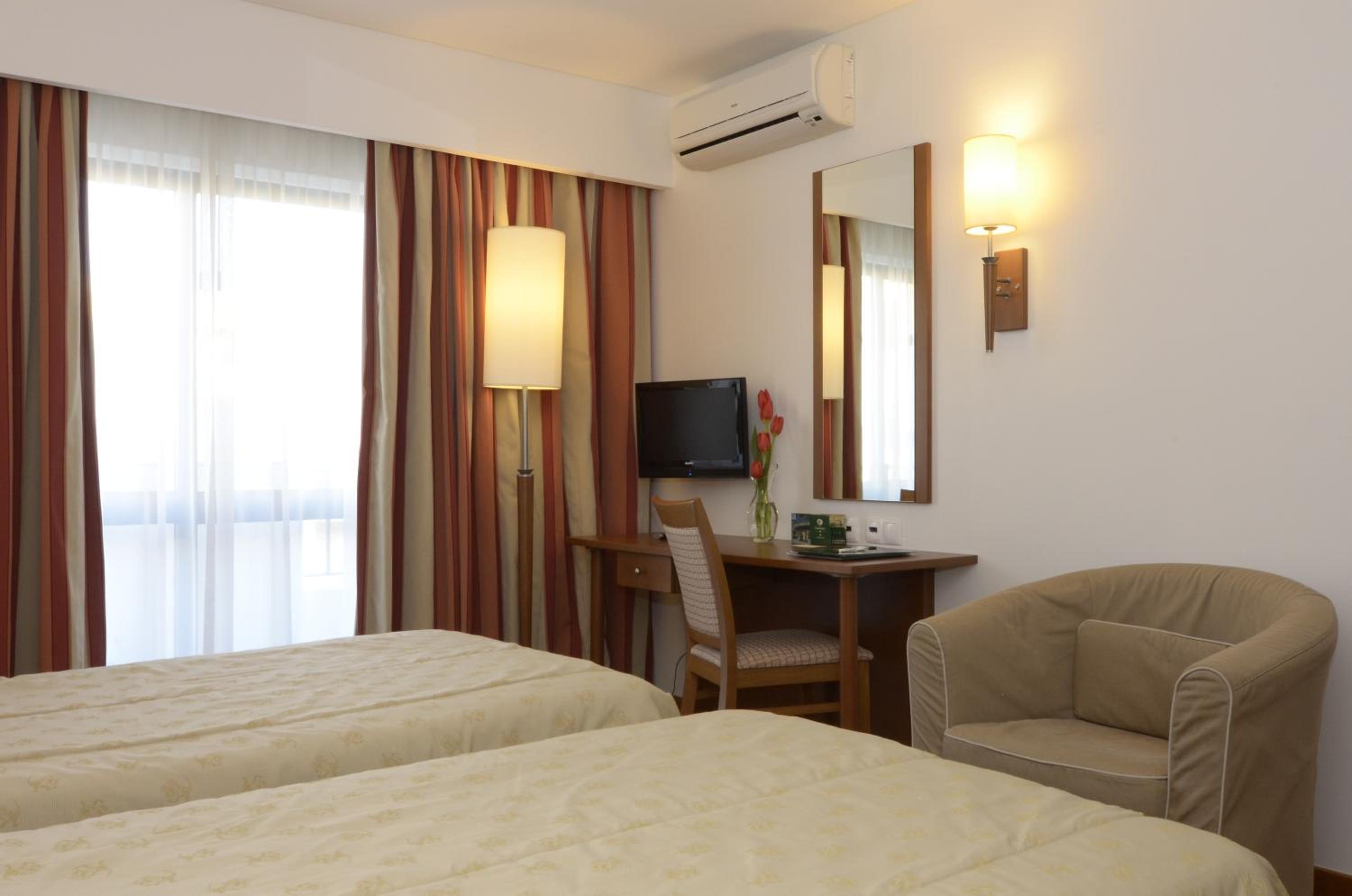 Standard Double or Twin Room - Photo 4