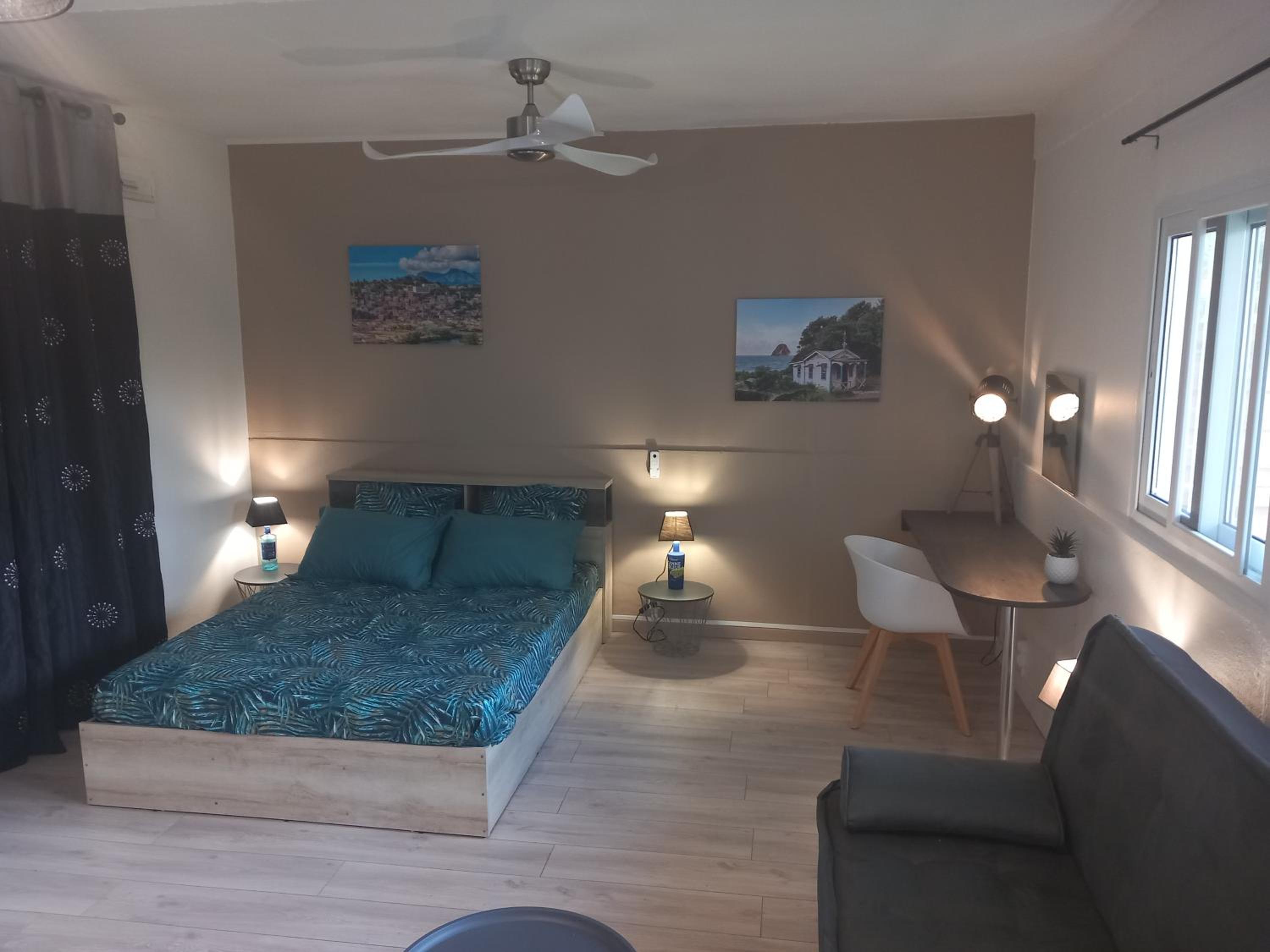 One-Bedroom Apartment photo 1