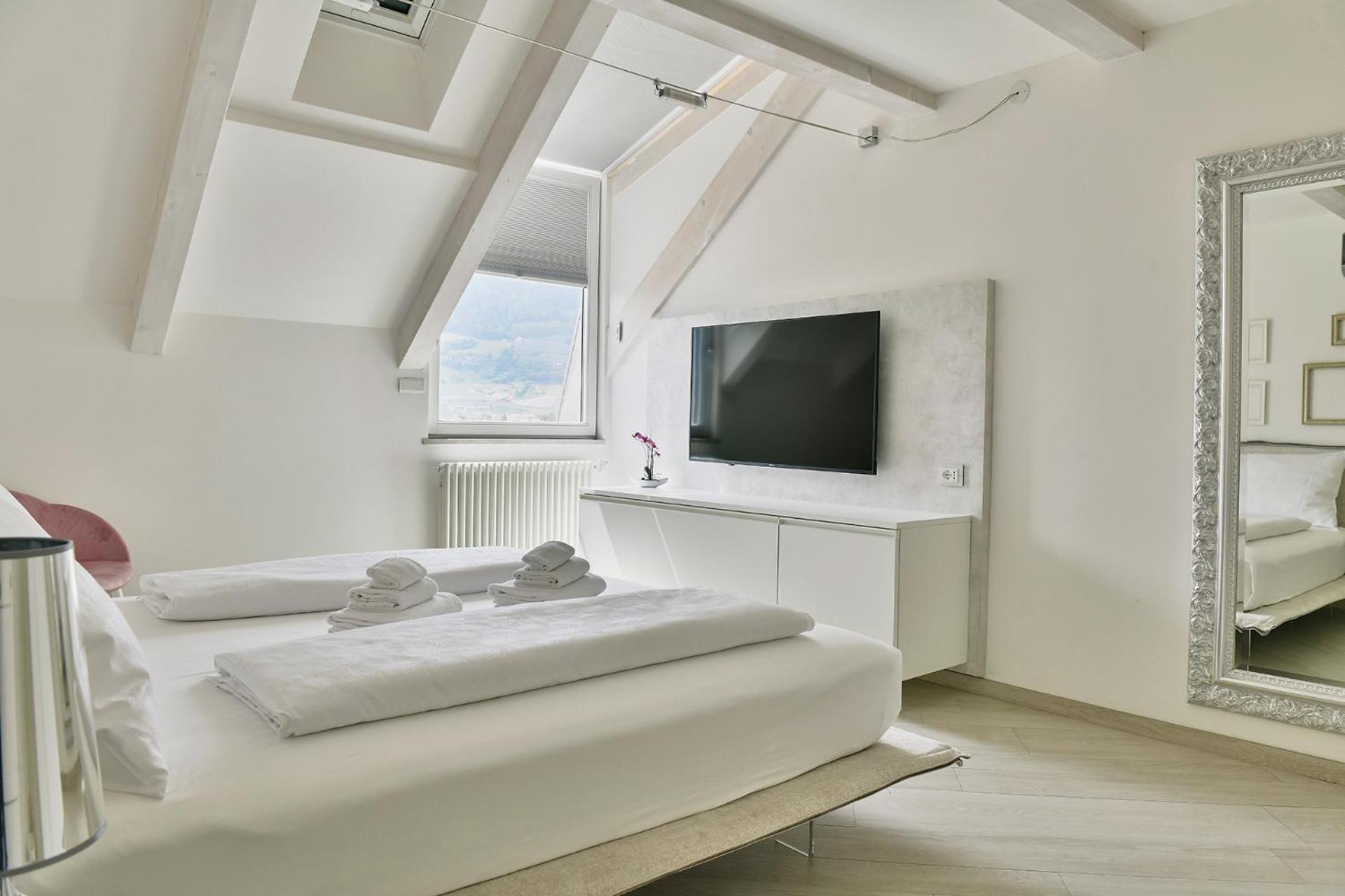 Three-Bedroom Apartment photo 1