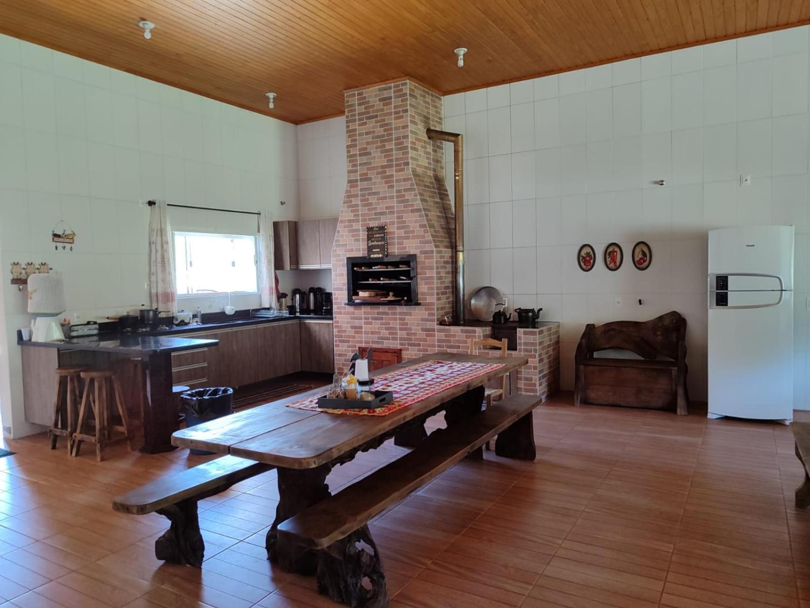 Five-Bedroom House photo 3