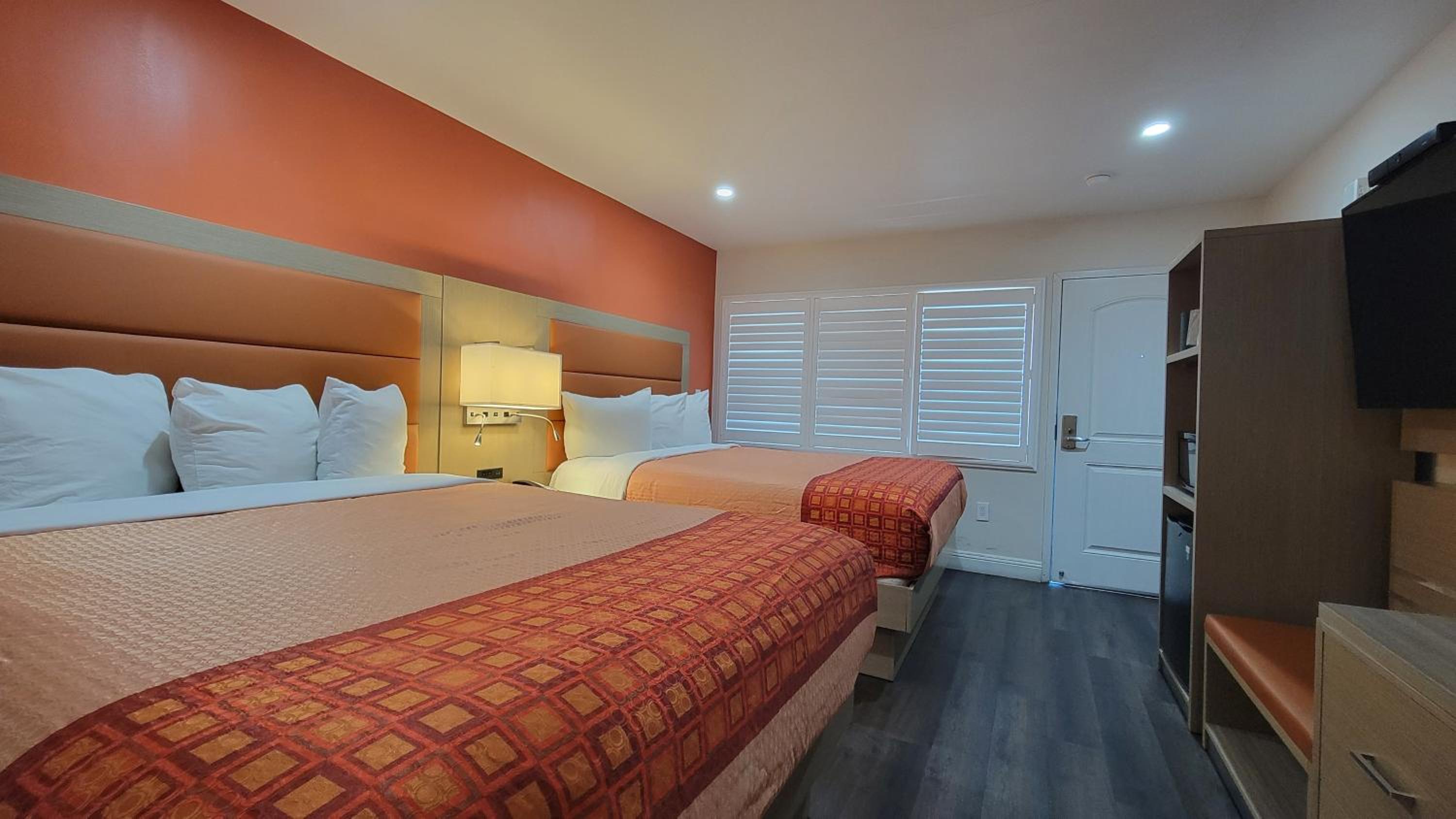 Standard Queen/Queen Room - Photo 5