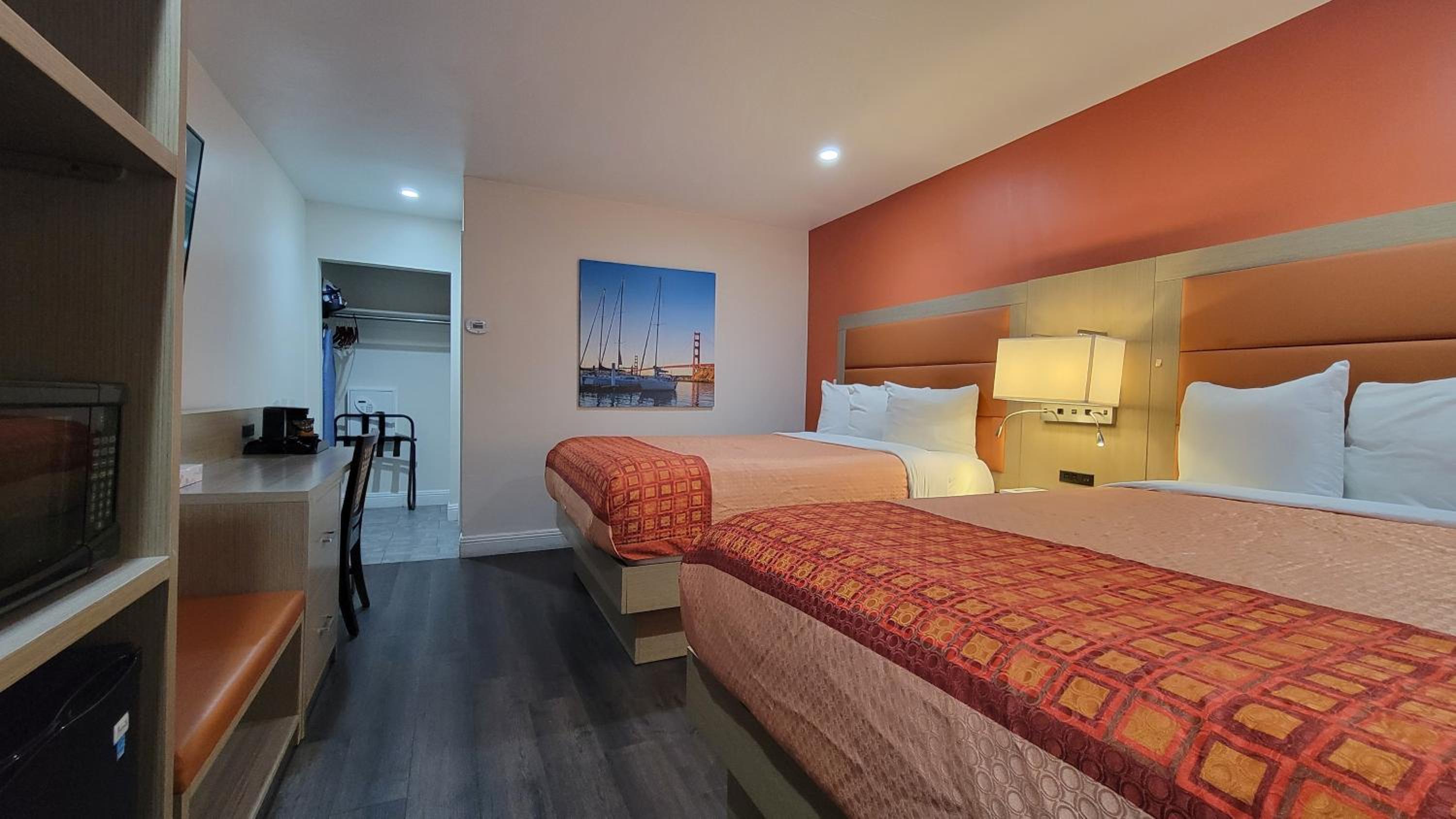 Standard Queen/Queen Room - Photo 2