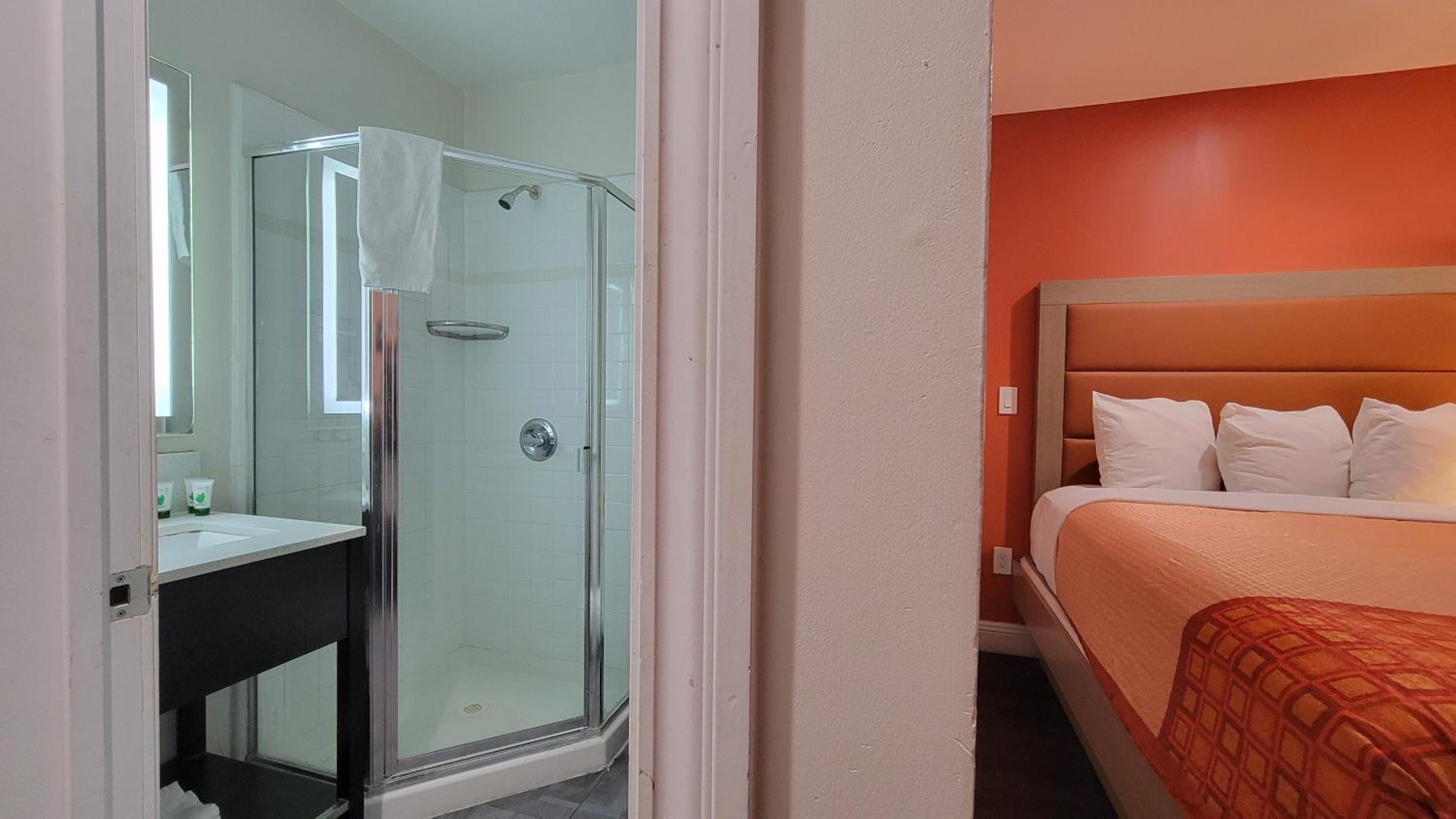 Standard Queen/Queen Room - Photo 4